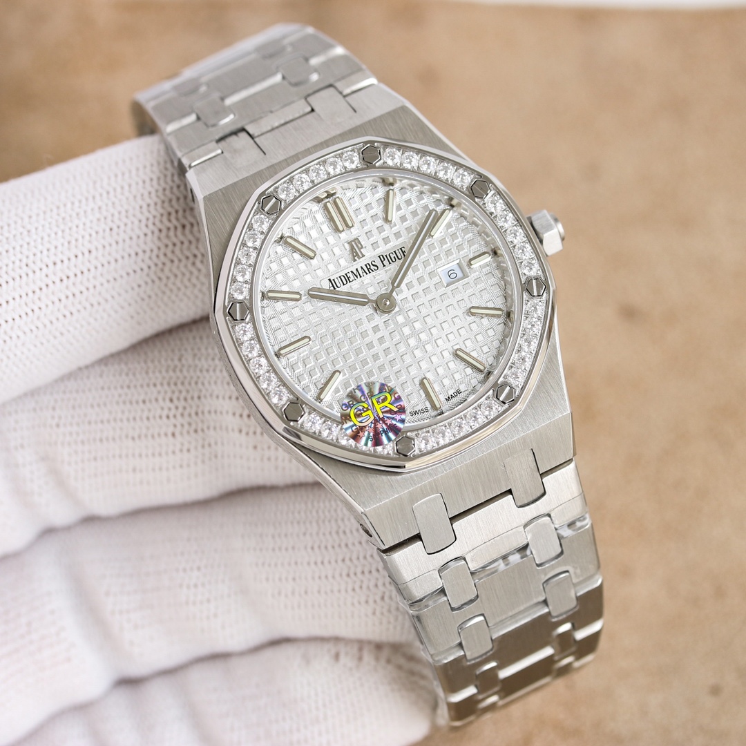 Luxury White Gold Audemars Piguet Watch Review: Goddess Royal Oak Series
