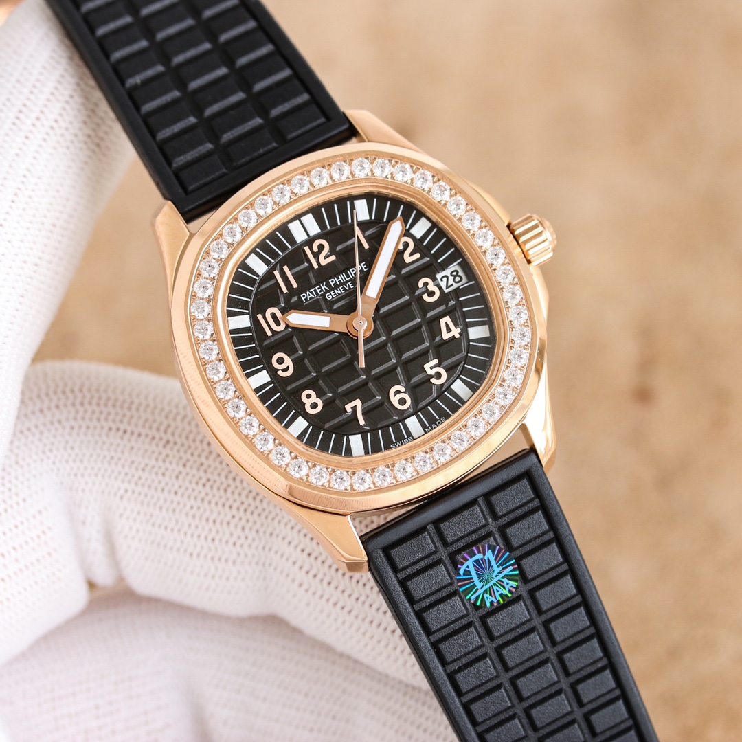 NO:148291,Unified MAD—Bedad AQUANAUT series of mechanical female grenades!  Bright for beauty!  The case has a diameter of 35.6 mm, and a case made of 316 stainless steel. The entire case is made of CNC polishing throughout the whole process, which explains what it is to be meticulously carved. A circle of Swarovski diamonds is inlaid with the mouth of the case ring to show the exquisite beauty, greatly enhancing the wearer's aristocratic temperament. The three-dimensional grenade patterns and the regular embossed dial echo each other. The 12 independent molded Arabic numerals scales are full of three-dimensionality, which makes it more lively and fashionable when combined. Looking down through the sapphire crystal glass above, it presents a smooth and harmonious beauty.  The unique fluoroelastic strap highlights its sportiness and fashion sense. It uses the same mesh design as the dial, but different methods still make the whole watch blend into one, which has the same effect. With the classic folding snaps, the edges of the buckle are polished in place. When you open the button, you can see that the inner buckle is engraved with Patek Philippe's English letters, and the engraving size is the same. It is still very clear when viewed through a magnifying glass, and it completely follows the original craftsmanship. The bottom cover with a transparent bottom design can clearly see the overall movement structure and operation through the high-definition sapphire crystal glass mirror. It is equipped with the exclusive custom Cal.324 integrated movement, which completely restores every detail of the original movement. The two large and small gears on the left and right sides of the central shaft are also perfectly restored. Its unique styling style has never been ignored. It adopts both round and square, non-round and non-square shapes, and the personalized design exudes elegance and atmosphericity!  Patek philippe is visible at a glance, bright and colorful, showing its unique charm.19860909统一 MAD—百达AQUANAUT系列机械女手雷！光彩夺目,为美而生！ 表壳35.6毫米的表径,316精钢打造的表壳,整一个表壳通过全程CNC打磨而成,诠释了何为精雕细琢.表壳圈口部位镶嵌一圈施华洛钻尽显精致美感,大大提升佩戴者的贵族气质. 立体的手雷纹路与规则的浮雕表盘相互呼应,12个独立开模的阿拉伯数字刻度立体感满满,搭配起来更显活泼时尚,通过上方的蓝宝石水晶玻璃往下看,呈现出一种流畅与协调之美. 独配的氟橡胶表带,凸显出它的运动性和时尚感,采用表盘一样的网格设计,不同的方法却依旧使整表混为一体,有着异曲同工之妙.搭配经典的折叠按扣,表扣边缘的打磨十分到位,打开扣子可以看到内扣雕刻有百达翡丽的英文字母,刻字大小一致,通过放大镜去看依然非常清晰,完全遵从了原装的工艺. 透底设计的底盖,通过高清蓝宝石水晶玻璃镜面,可以很清晰的看到整体的机芯构造以及运转,搭载独家定制的Cal.324一体机芯,完整的还原了原装机芯的每一个细节,中轴左右两侧的两个大小齿轮同样完美的还原,它的独特造型风格从未被人忽略,采用既圆又方,非圆非方造型,个性设计透出优雅大气！让人一眼就知出百达斐丽、鲜明多色,彰显独特魅力,,patek philippe,Watch