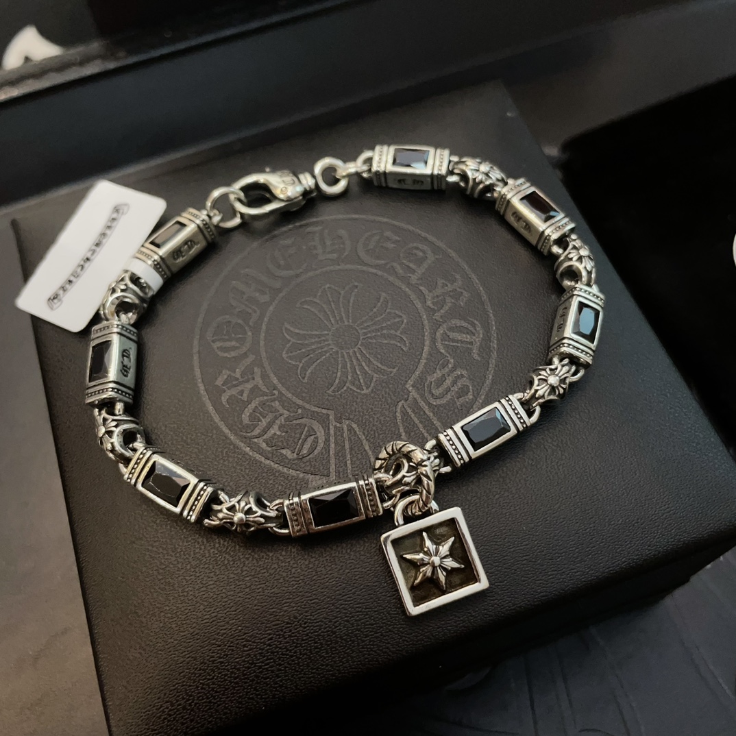 NO:106205,Batch New [Counter Quality] Chrome Hearts Croxin Diamond Black Diamond Cross Bracelet Different concave and convex and concave design styles present unique cross Scout flowers are Croxin's ambitions, so they last longer. Genuine version Chrome Hearts Croxin Difference to the market ordinary light version, match the quality of the version, look at the details of the letter printing, retro old gray oxygen level. Seiko version!  !  !  Pure handmade ~ Authentic model opening must-have fashion and fashion, both men and women can wear it, same style for couples, original official website, rock punk style silver style, retro elements, trendy and versatile!  , jewelry boutique, chrome hearts, chrome hearts, bracelet19860909批 新款【专柜品质】Chrome Hearts克罗心镶钻黑钻十字架手链 凹凸造型不同的花纹设计风格 呈现出与众不同 十字架 童军花是克罗心的志 所以更经久不衰 正品打版Chrome Hearts克罗心 区别市场普通轻版 对版对标品质 看字印细节 复古做旧灰氧程度.精工版本！！！ 纯手工打造 ～正品开模潮流时尚必备 男女均可佩戴 情侣同款 官网原版 摇滚朋克泰银风格 复古元素 潮流百搭！,饰品精品,chrome hearts,chrome hearts,bracelet,Jewelry