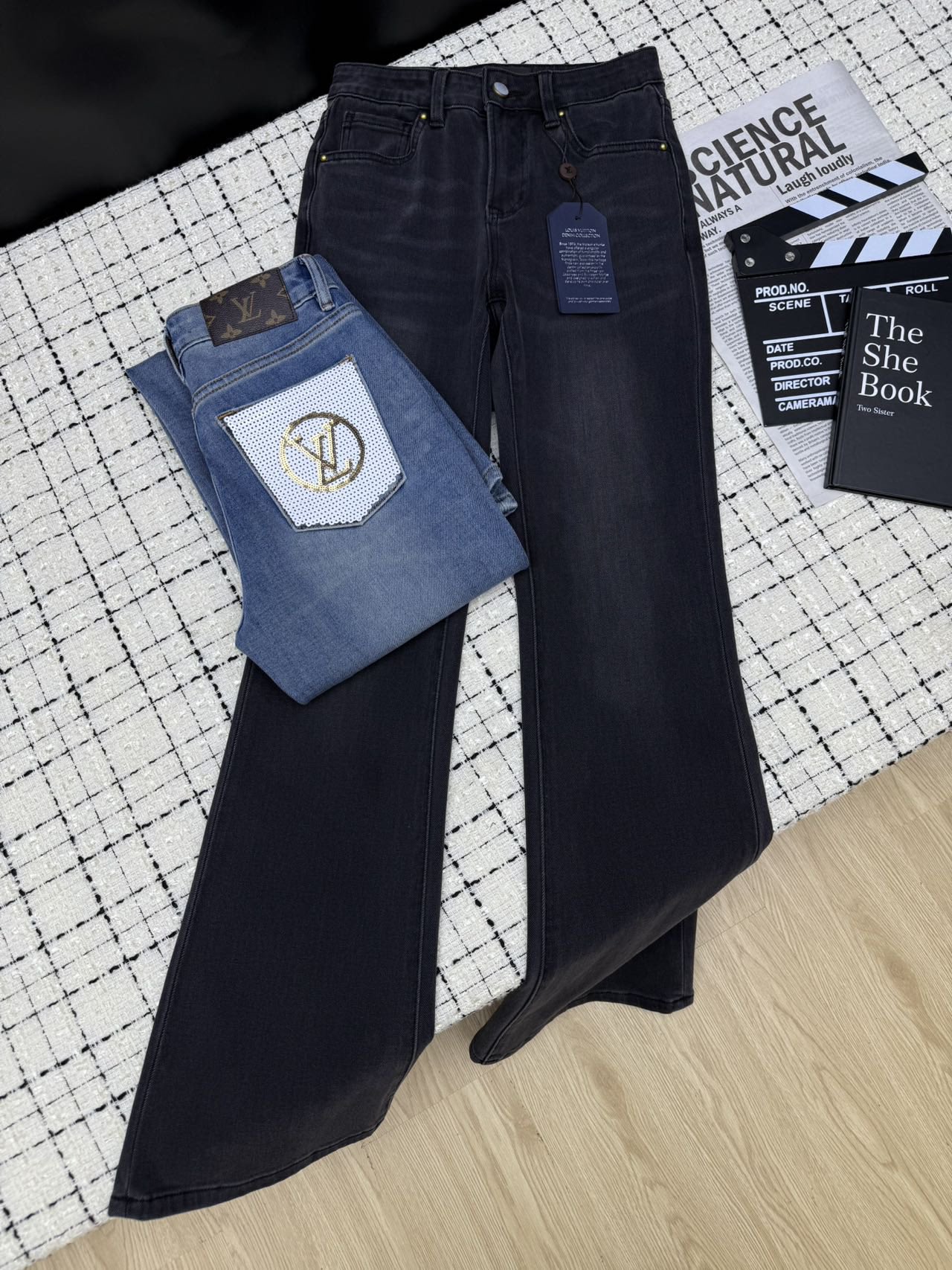 NO:331402,New spring and summer 25 new style with sequin design of jeans with back pocket. The squid style is really great to wear. It is undoubtedly a fairy pants that make you look thinner and taller. The lengthening of your legs is very obvious. The fabric is imported elastic denim cotton. A must-have pants for everyone. Three colors 26-27-28-29-30.,,jeans,alexander wang1986090925春夏新款 后袋亮片设计微喇牛仔裤 微喇的版型真的巨好穿 无疑就是显瘦显高的神仙裤子 拉长双腿非常明显 面料是进口的弹性牛仔棉 人手必备神裤 三色26-27-28-29-30.,,jeans,alexander wang,Women's clothing