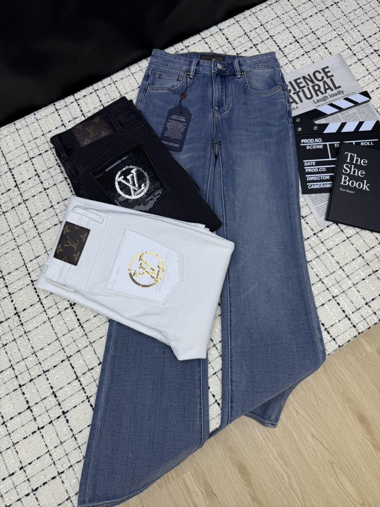 NO:331408,New spring and summer 25 new style with sequin design of jeans with back pocket. The squid style is really great to wear. It is undoubtedly a fairy pants that make you look thinner and taller. The lengthening of your legs is very obvious. The fabric is imported elastic denim cotton. A must-have pants for everyone. Three colors 26-27-28-29-30.,,jeans,alexander wang1986090925春夏新款 后袋亮片设计微喇牛仔裤 微喇的版型真的巨好穿 无疑就是显瘦显高的神仙裤子 拉长双腿非常明显 面料是进口的弹性牛仔棉 人手必备神裤 三色26-27-28-29-30.,,jeans,alexander wang,Women's clothing