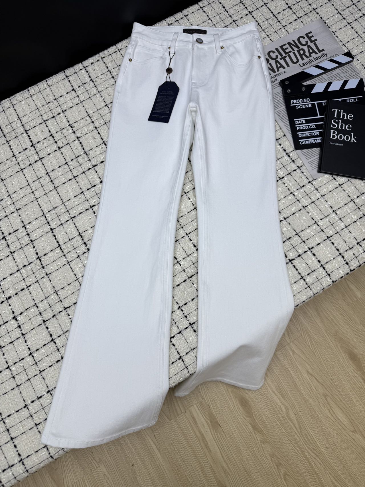 NO:331414,New spring and summer 25 new style with sequin design of jeans with back pocket. The squid style is really great to wear. It is undoubtedly a fairy pants that make you look thinner and taller. The lengthening of your legs is very obvious. The fabric is imported elastic denim cotton. A must-have pants for everyone. Three colors 26-27-28-29-30.,,jeans,alexander wang1986090925春夏新款 后袋亮片设计微喇牛仔裤 微喇的版型真的巨好穿 无疑就是显瘦显高的神仙裤子 拉长双腿非常明显 面料是进口的弹性牛仔棉 人手必备神裤 三色26-27-28-29-30.,,jeans,alexander wang,Women's clothing