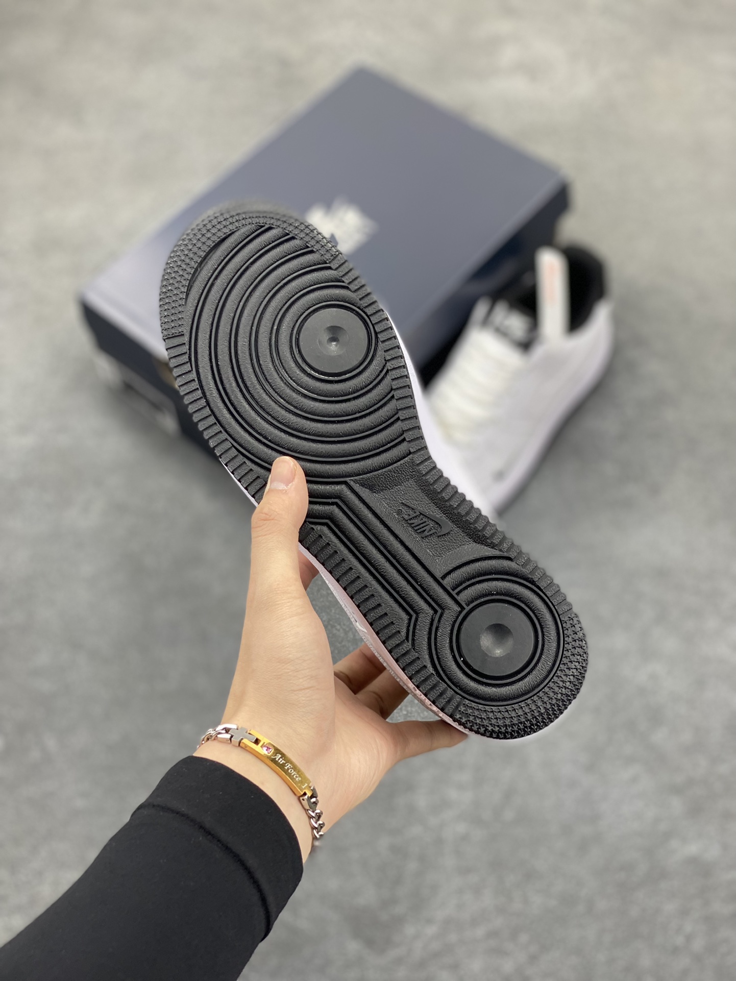 图片[5]-Air Force 1\’ 07 白黑小勾 原楦头原纸板 打造纯正空军版型 专注外贸渠道 全掌内置蜂窝气垫 #原盒配件 原厂中底钢印、拉帮完美 货号：HM9483-101 尺码：36 36.5 37.5 38 38.5 39 40 40.5 41 42 42.5 43 44 44.5 45-选品中心