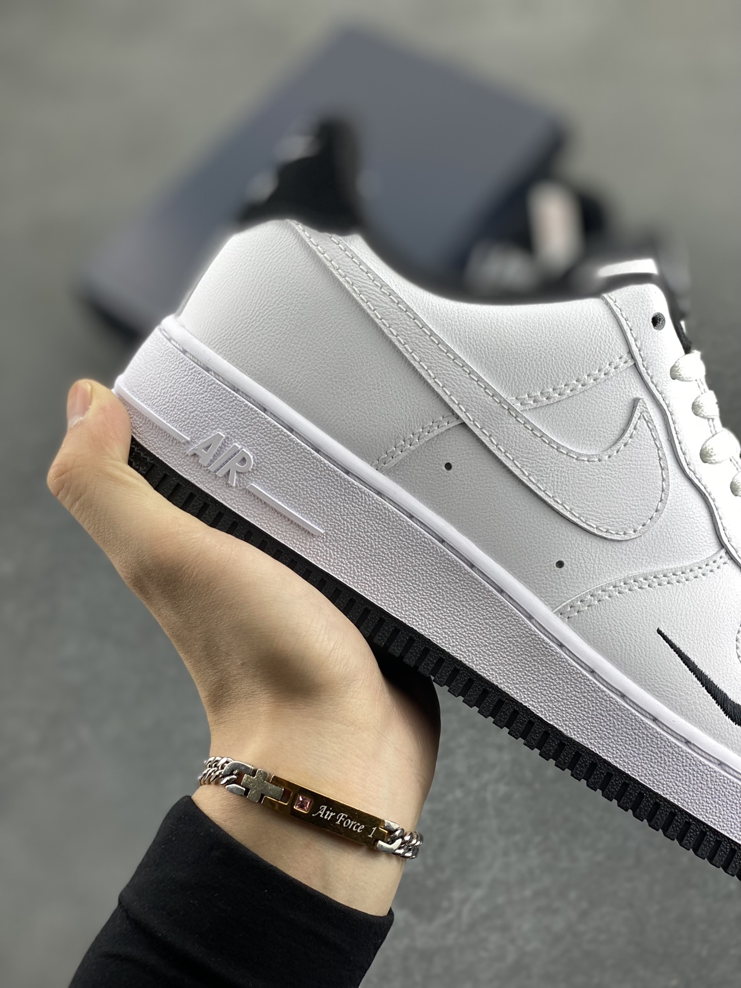 图片[6]-Air Force 1\’ 07 白黑小勾 原楦头原纸板 打造纯正空军版型 专注外贸渠道 全掌内置蜂窝气垫 #原盒配件 原厂中底钢印、拉帮完美 货号：HM9483-101 尺码：36 36.5 37.5 38 38.5 39 40 40.5 41 42 42.5 43 44 44.5 45-选品中心