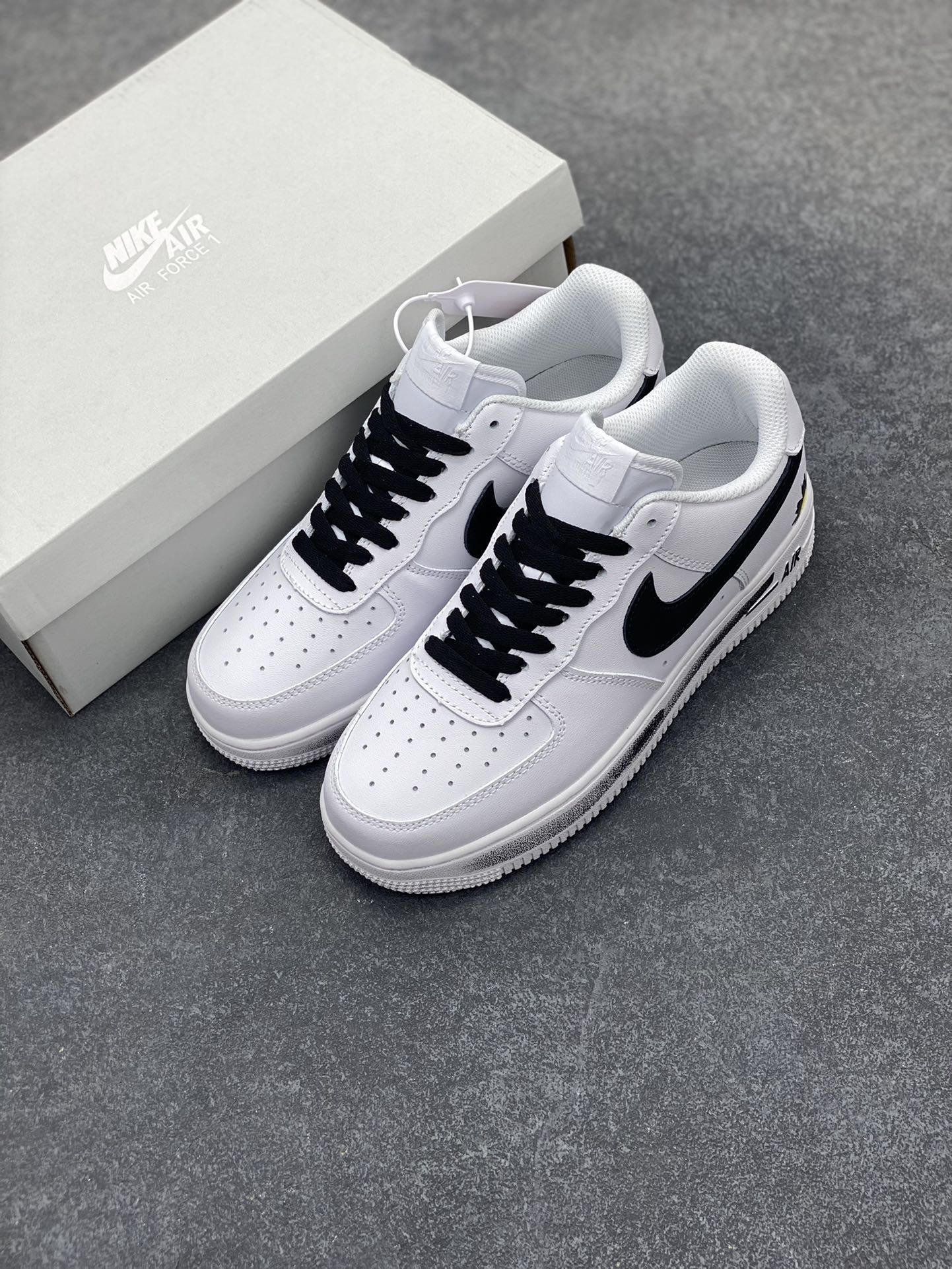 图片[8]-Nike Air Force 1 Low 空军一号低帮百搭休闲运动板鞋。柔软、弹性十足的缓震性能和出色的中底设计，横跨复古与现代的外型结合，造就出风靡全球三十多年的Force 1，直到今天还深受青睐。 货号：CW2288-111 尺码：36 36.5 37.5 38 38.5 39 40 40.5 41 42 42.5 43 44 44.5 45-选品中心
