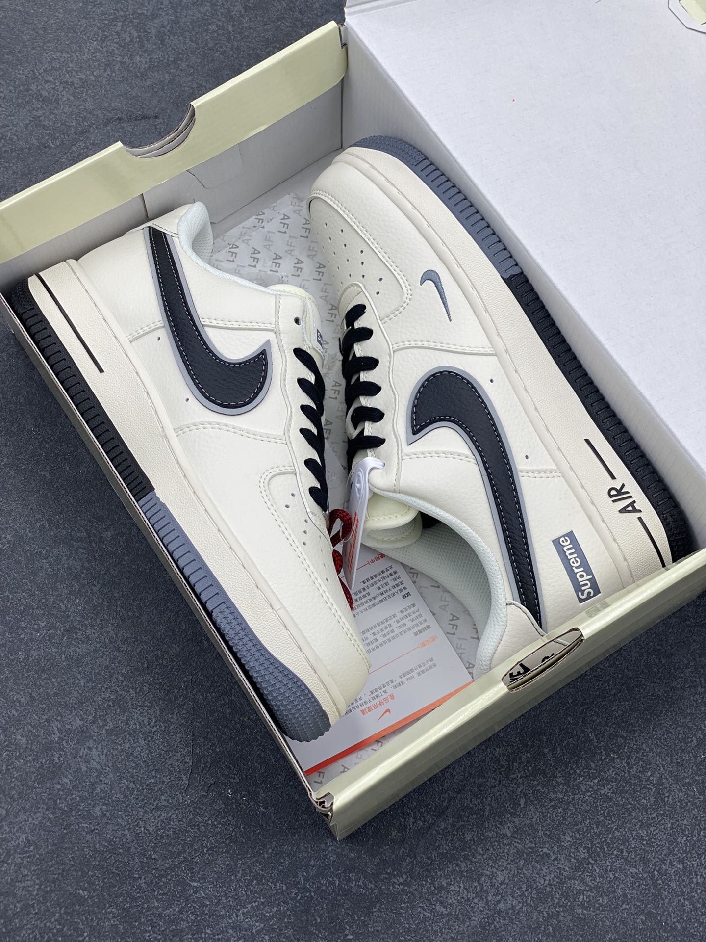 图片[9]-NIke Air Force 1 \’07 Low “Supreme联名——双拼米白”空军一号 低帮 运动鞋 休闲鞋 折边针车 工艺难度大 原楦头原纸板 原装鞋盒 定制五金配件 内置全掌气垫 原厂鞋底 货号：XZ6188-362 尺码：36 36.5 37.5 38 38.5 39 40 40.5 41 42 42.5 43 44 44.5 45-选品中心