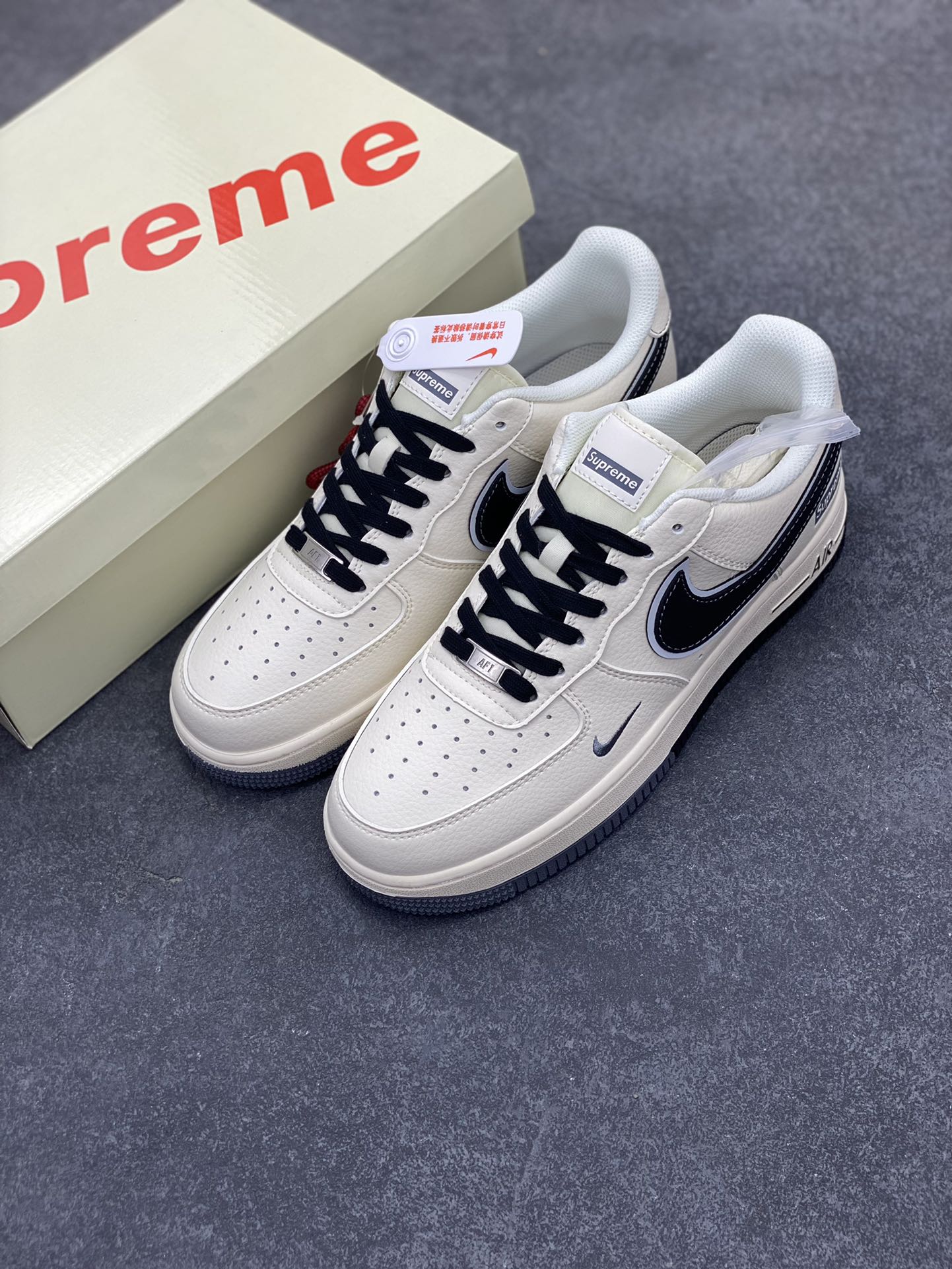 图片[8]-NIke Air Force 1 \’07 Low “Supreme联名——双拼米白”空军一号 低帮 运动鞋 休闲鞋 折边针车 工艺难度大 原楦头原纸板 原装鞋盒 定制五金配件 内置全掌气垫 原厂鞋底 货号：XZ6188-362 尺码：36 36.5 37.5 38 38.5 39 40 40.5 41 42 42.5 43 44 44.5 45-选品中心