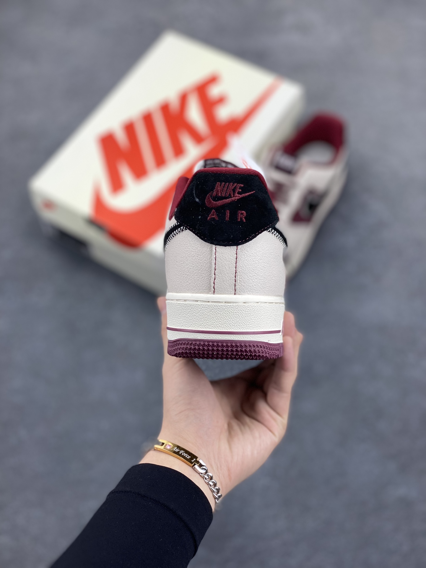 图片[4]-NIke Air Force 1 \’07 Low “迪奥联名——米酒红”空军一号 低帮 运动鞋 休闲鞋 折边针车 工艺难度大 原楦头原纸板 原装鞋盒 定制五金配件 内置全掌气垫 原厂鞋底 货号：KK1988-046 尺码：36 36.5 37.5 38 38.5 39 40 40.5 41 42 42.5 43 44 44.5 45-选品中心