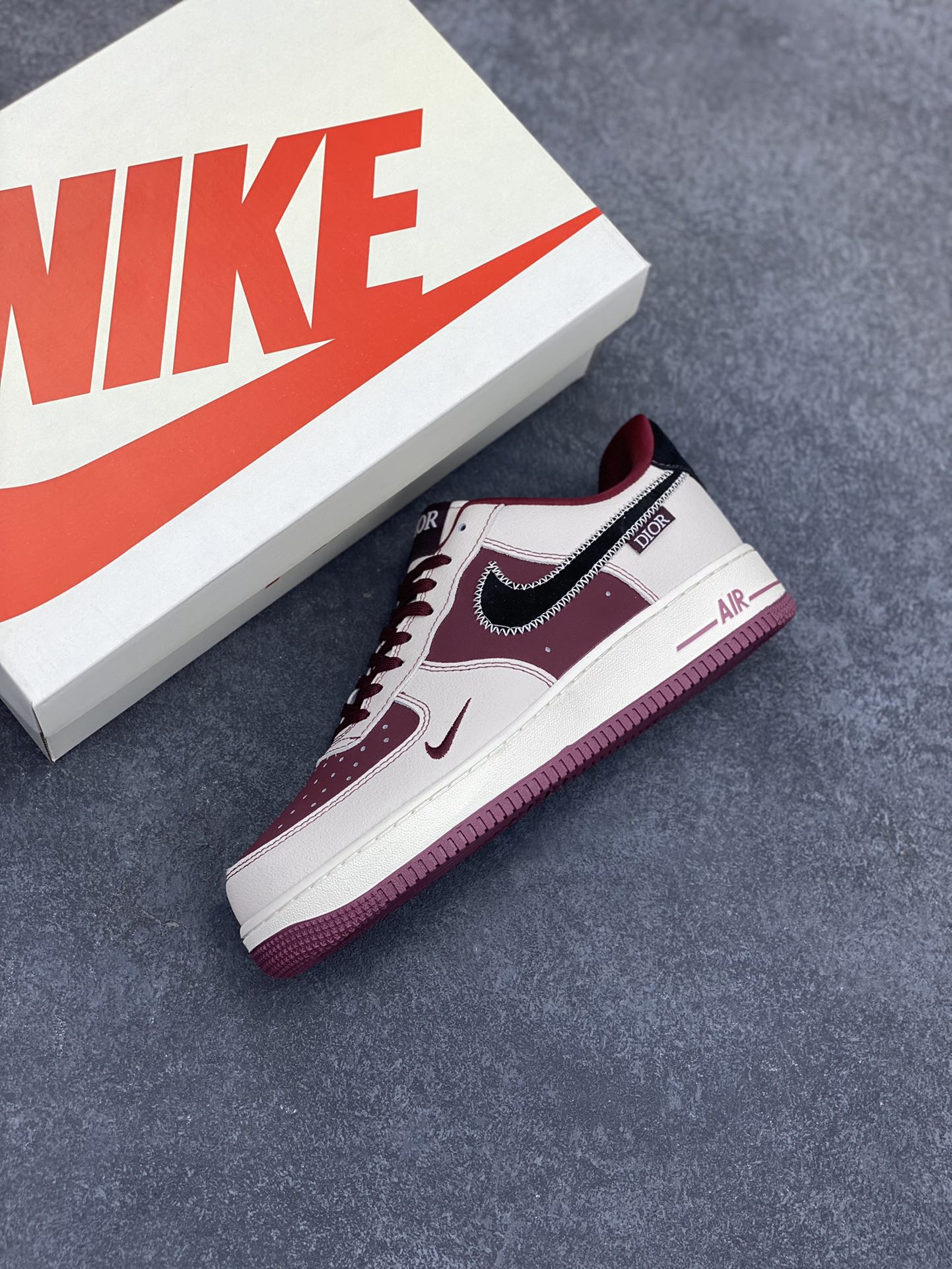 图片[7]-NIke Air Force 1 \’07 Low “迪奥联名——米酒红”空军一号 低帮 运动鞋 休闲鞋 折边针车 工艺难度大 原楦头原纸板 原装鞋盒 定制五金配件 内置全掌气垫 原厂鞋底 货号：KK1988-046 尺码：36 36.5 37.5 38 38.5 39 40 40.5 41 42 42.5 43 44 44.5 45-选品中心