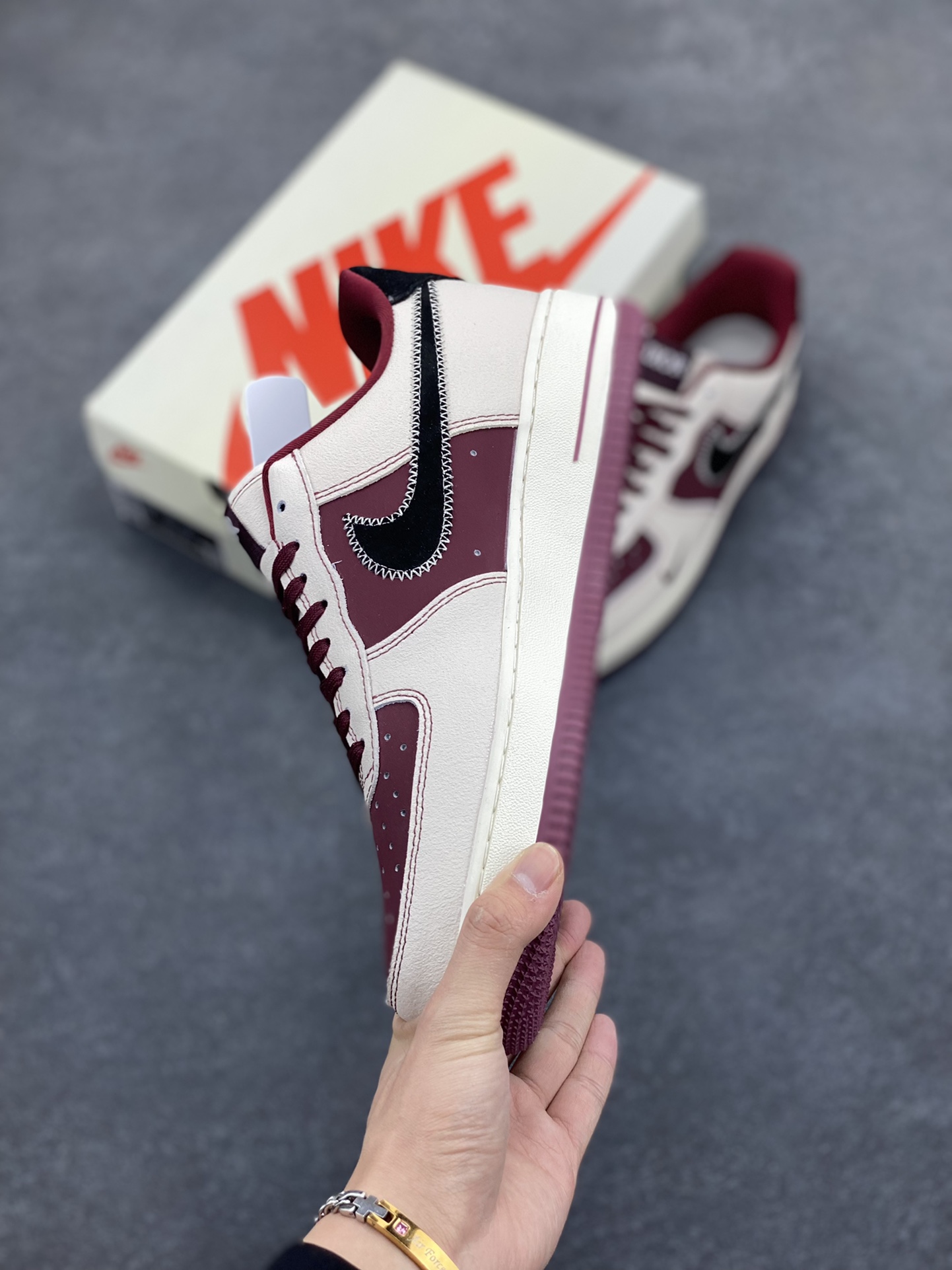 图片[3]-NIke Air Force 1 \’07 Low “迪奥联名——米酒红”空军一号 低帮 运动鞋 休闲鞋 折边针车 工艺难度大 原楦头原纸板 原装鞋盒 定制五金配件 内置全掌气垫 原厂鞋底 货号：KK1988-046 尺码：36 36.5 37.5 38 38.5 39 40 40.5 41 42 42.5 43 44 44.5 45-选品中心
