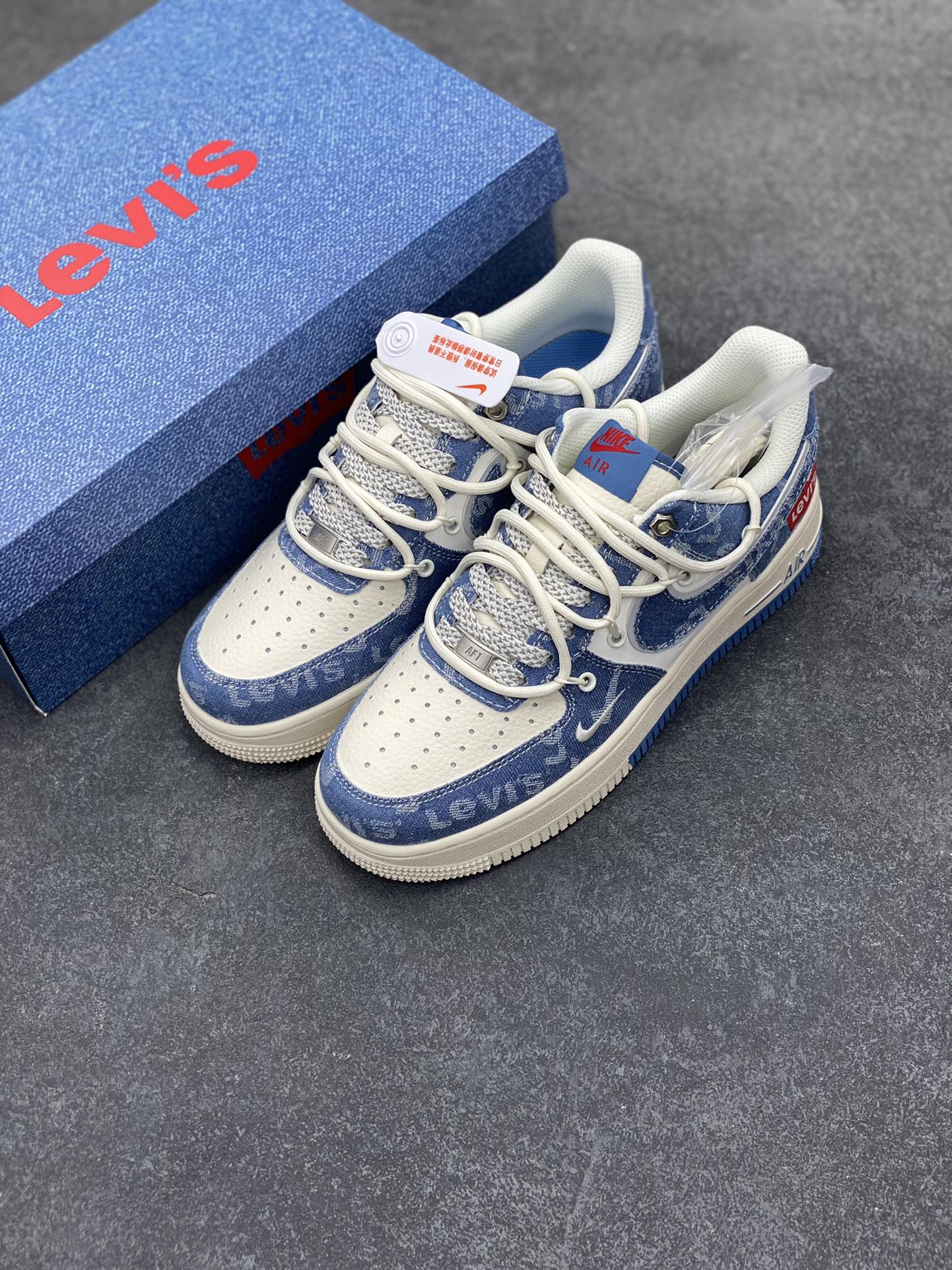 图片[8]-NIke Air Force 1 \’07 Low “李维斯联名——双拼牛仔抽绳”空军一号 低帮 运动鞋 休闲鞋 折边针车 工艺难度大 原楦头原纸板 原装鞋盒 定制五金配件 内置全掌气垫 原厂鞋底 货号：SJ1198-001 尺码：36 36.5 37.5 38 38.5 39 40 40.5 41 42 42.5 43 44 44.5 45-选品中心