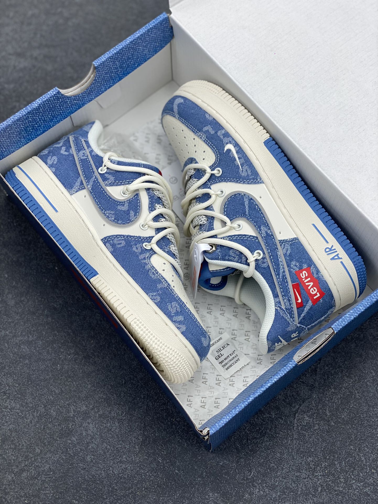 图片[9]-NIke Air Force 1 \’07 Low “李维斯联名——双拼牛仔抽绳”空军一号 低帮 运动鞋 休闲鞋 折边针车 工艺难度大 原楦头原纸板 原装鞋盒 定制五金配件 内置全掌气垫 原厂鞋底 货号：SJ1198-001 尺码：36 36.5 37.5 38 38.5 39 40 40.5 41 42 42.5 43 44 44.5 45-选品中心