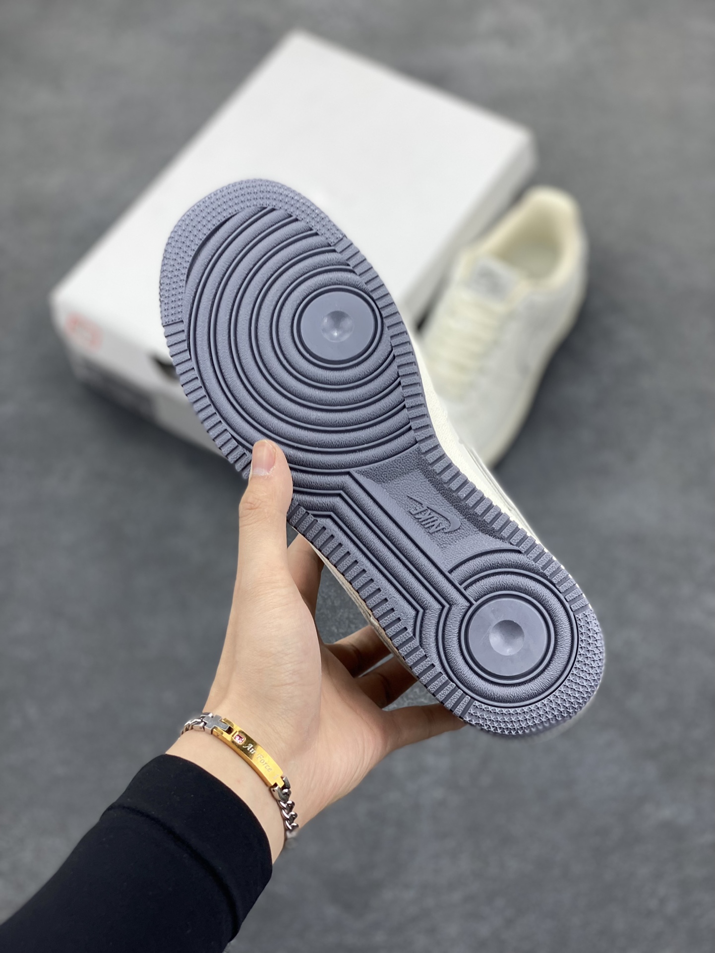 图片[5]-Nike Air Force 1 Low \’07 白银灰 低帮空军一号休闲板鞋 定制皮料 原楦原纸板 纯正版型 原装鞋盒 清洁度完美 内置全掌气垫 货号：DZ2799-122 尺码：36 36.5 37.5 38 38.5 39 40 40.5 41 42 42.5 43 44 44.5 45-选品中心