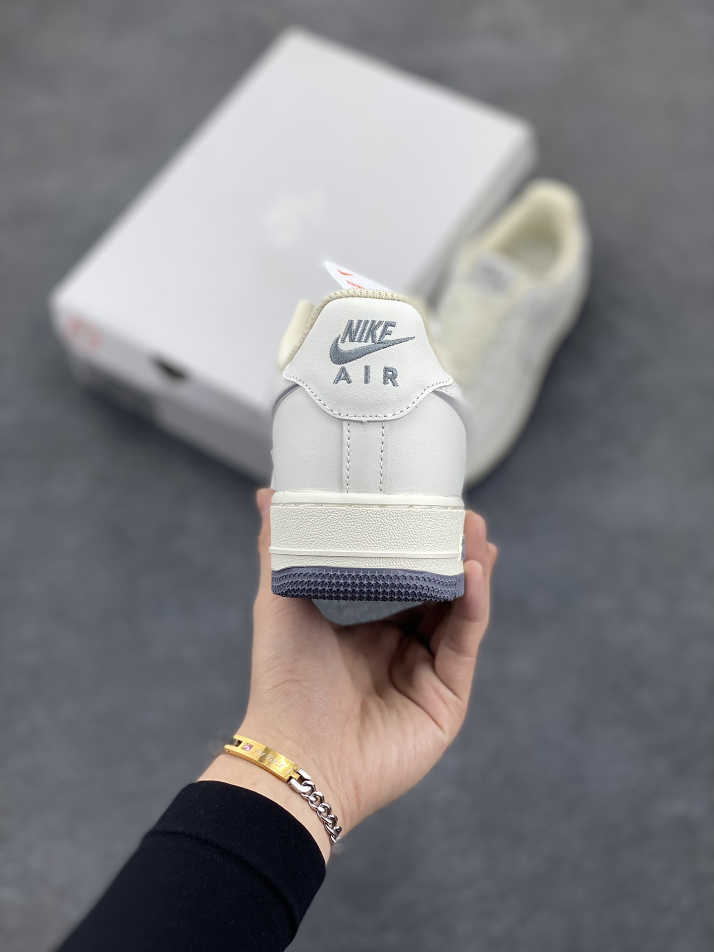 图片[4]-Nike Air Force 1 Low \’07 白银灰 低帮空军一号休闲板鞋 定制皮料 原楦原纸板 纯正版型 原装鞋盒 清洁度完美 内置全掌气垫 货号：DZ2799-122 尺码：36 36.5 37.5 38 38.5 39 40 40.5 41 42 42.5 43 44 44.5 45-选品中心