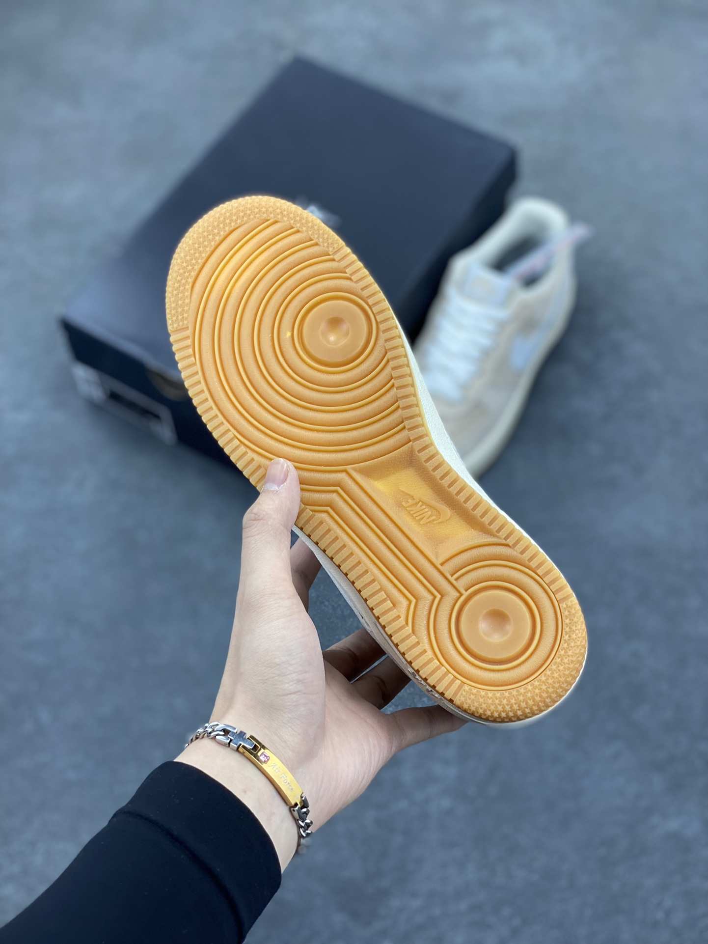 图片[5]-福利特价   Nike Air Force 1 Low 白棕麂皮生胶低帮空军一号休闲板鞋 定制皮料 原楦原纸板 纯正空军版型 高清洁度 内置全掌气垫 货号：AV0383-222 尺码：36 36.5 37.5 38 38.5 39 40 40.5 41 42 42.5 43 44 44.5 45-选品中心