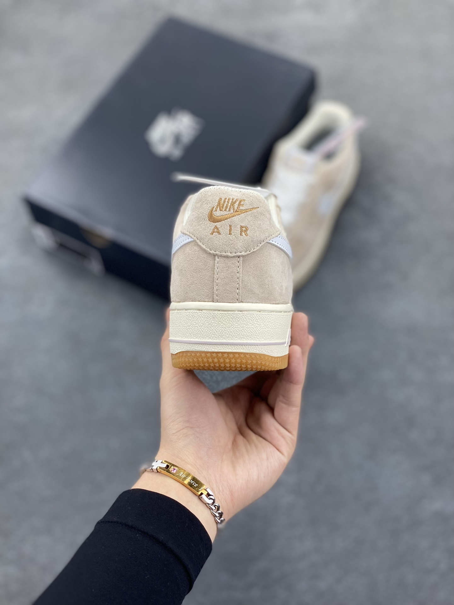 图片[4]-福利特价   Nike Air Force 1 Low 白棕麂皮生胶低帮空军一号休闲板鞋 定制皮料 原楦原纸板 纯正空军版型 高清洁度 内置全掌气垫 货号：AV0383-222 尺码：36 36.5 37.5 38 38.5 39 40 40.5 41 42 42.5 43 44 44.5 45-选品中心