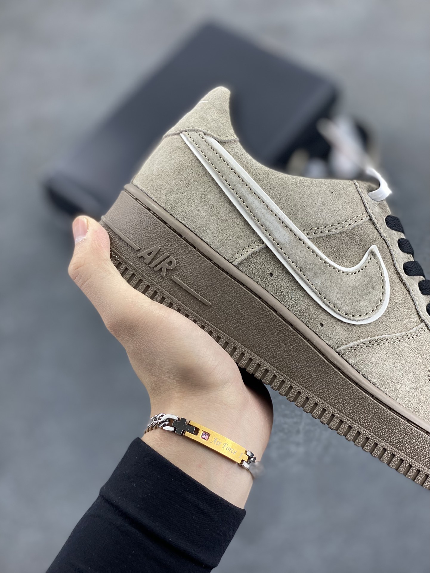 图片[6]-福利特价   Nike Air Force 1 Low 灰黑 全麂皮低帮空军一号休闲板鞋 定制皮料 原楦原纸板 纯正空军版型 高清洁度 内置全掌气垫 货号：AV0383-223 尺码：36 36.5 37.5 38 38.5 39 40 40.5 41 42 42.5 43 44 44.5 45-选品中心
