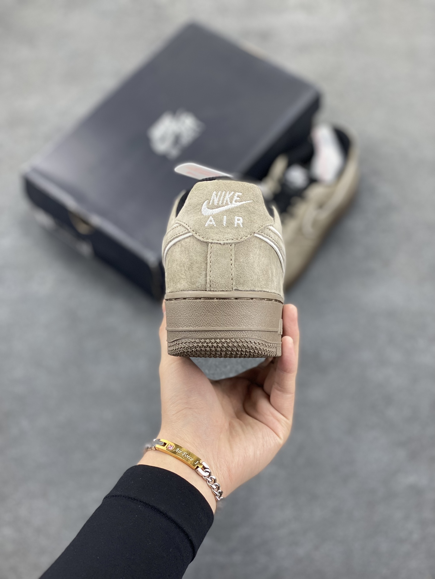 图片[4]-福利特价   Nike Air Force 1 Low 灰黑 全麂皮低帮空军一号休闲板鞋 定制皮料 原楦原纸板 纯正空军版型 高清洁度 内置全掌气垫 货号：AV0383-223 尺码：36 36.5 37.5 38 38.5 39 40 40.5 41 42 42.5 43 44 44.5 45-选品中心