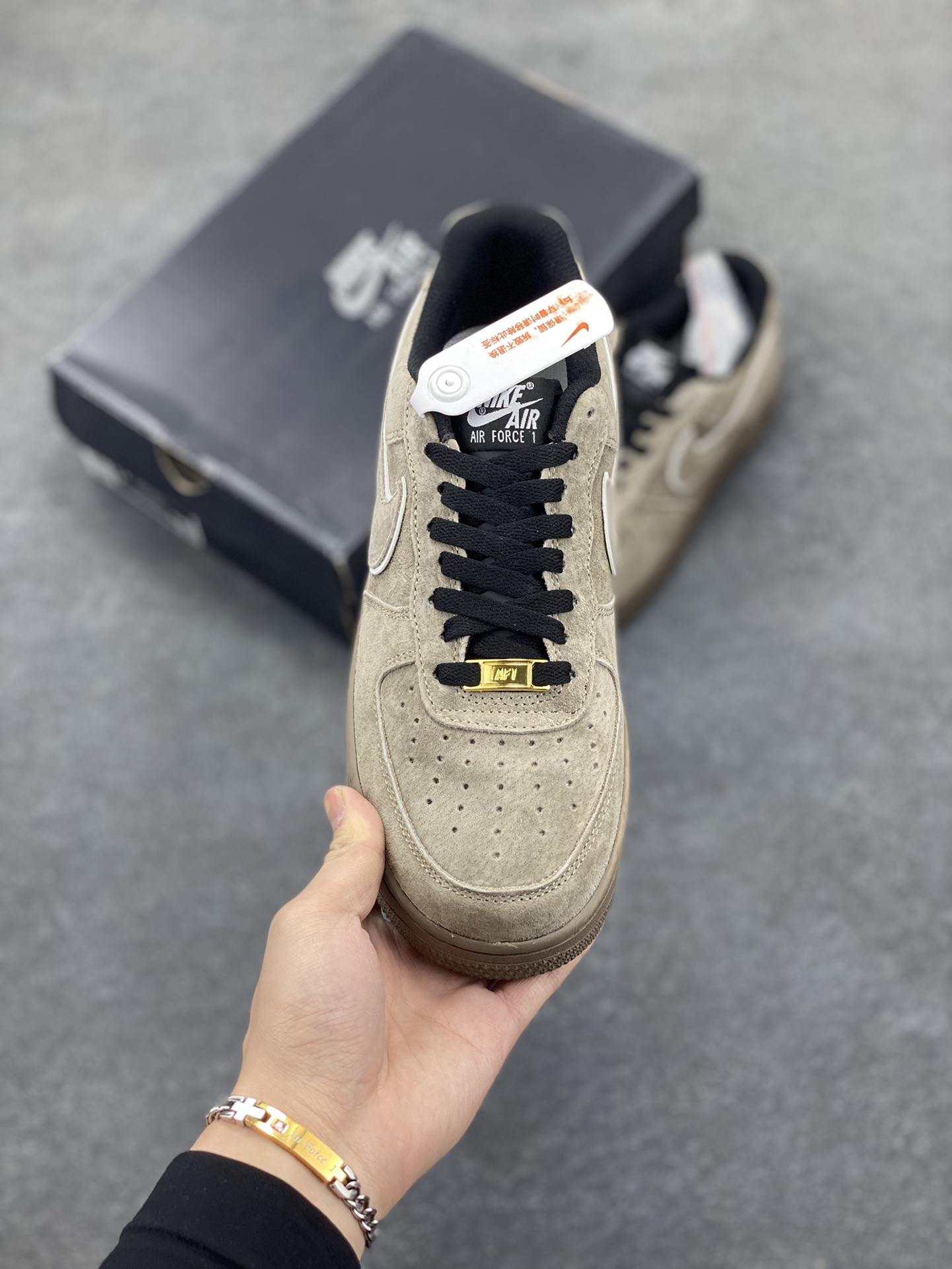 图片[2]-福利特价   Nike Air Force 1 Low 灰黑 全麂皮低帮空军一号休闲板鞋 定制皮料 原楦原纸板 纯正空军版型 高清洁度 内置全掌气垫 货号：AV0383-223 尺码：36 36.5 37.5 38 38.5 39 40 40.5 41 42 42.5 43 44 44.5 45-选品中心