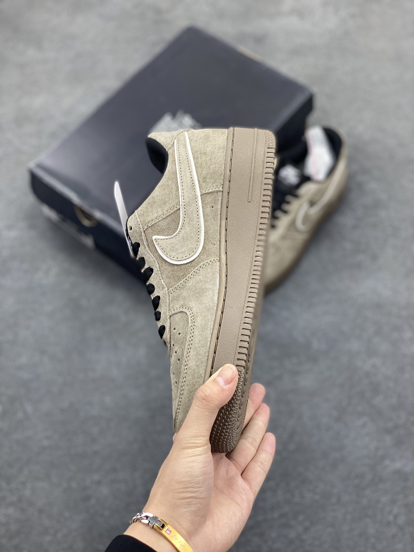 图片[3]-福利特价   Nike Air Force 1 Low 灰黑 全麂皮低帮空军一号休闲板鞋 定制皮料 原楦原纸板 纯正空军版型 高清洁度 内置全掌气垫 货号：AV0383-223 尺码：36 36.5 37.5 38 38.5 39 40 40.5 41 42 42.5 43 44 44.5 45-选品中心