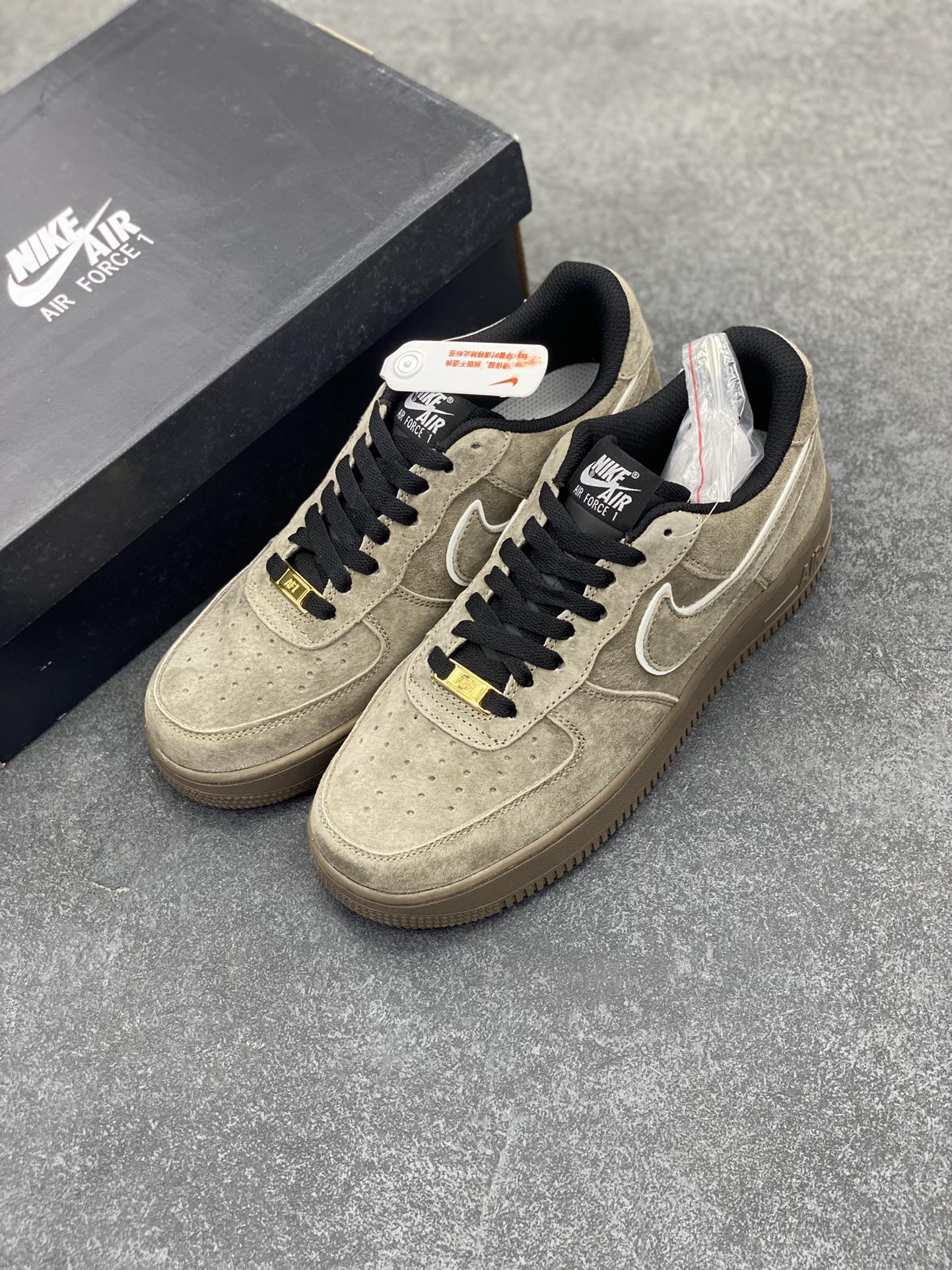 图片[8]-福利特价   Nike Air Force 1 Low 灰黑 全麂皮低帮空军一号休闲板鞋 定制皮料 原楦原纸板 纯正空军版型 高清洁度 内置全掌气垫 货号：AV0383-223 尺码：36 36.5 37.5 38 38.5 39 40 40.5 41 42 42.5 43 44 44.5 45-选品中心