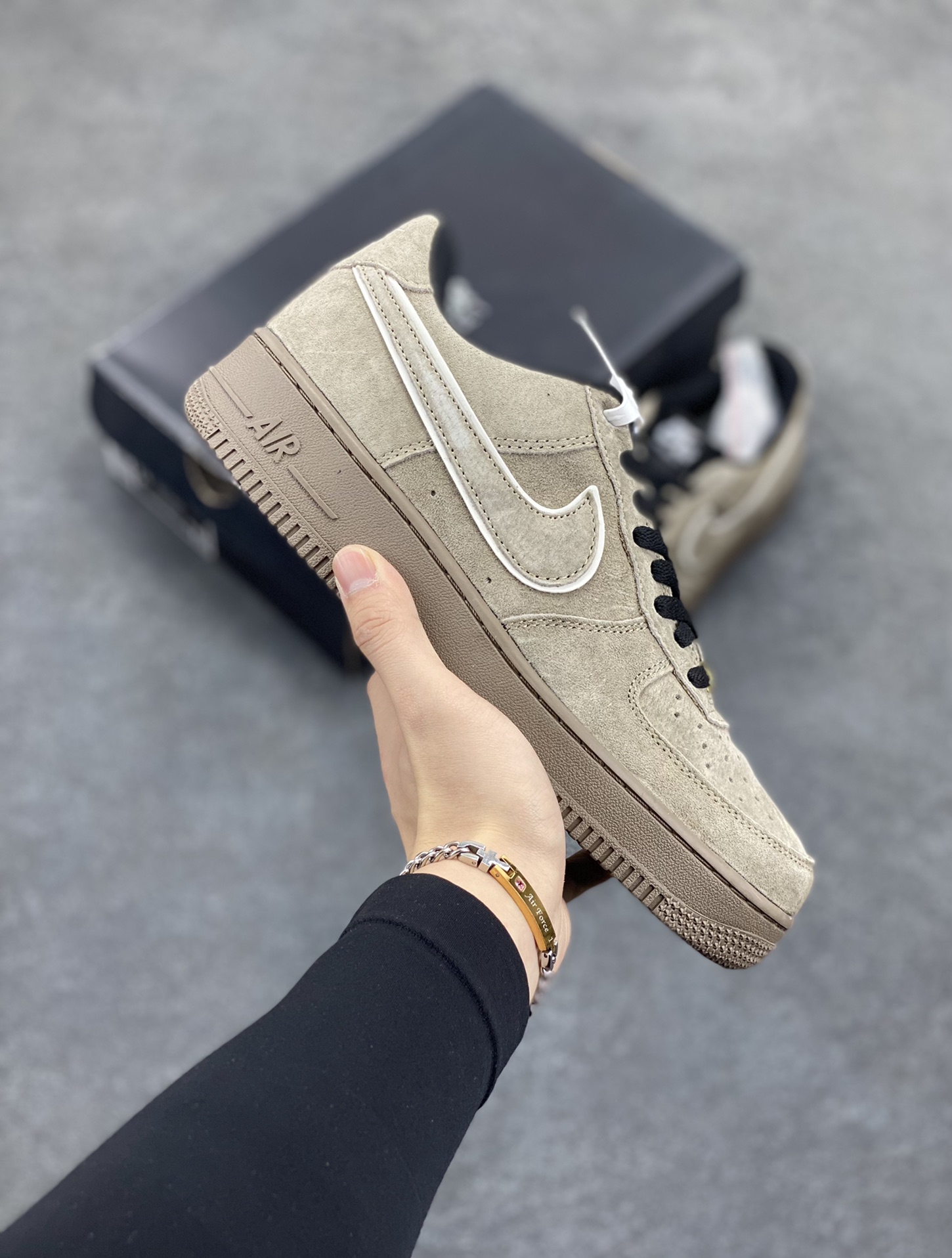 福利特价   Nike Air Force 1 Low 灰黑 全麂皮低帮空军一号休闲板鞋 定制皮料 原楦原纸板 纯正空军版型 高清洁度 内置全掌气垫 货号：AV0383-223 尺码：36 36.5 37.5 38 38.5 39 40 40.5 41 42 42.5 43 44 44.5 45-选品中心