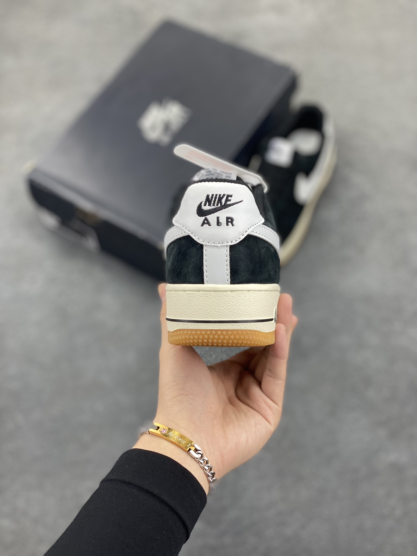 图片[4]-福利特价   Nike Air Force 1 Low 白黑麂皮生胶低帮空军一号休闲板鞋 定制皮料 原楦原纸板 纯正空军版型 高清洁度 内置全掌气垫 货号：AV0383-232 尺码：36 36.5 37.5 38 38.5 39 40 40.5 41 42 42.5 43 44 44.5 45-选品中心