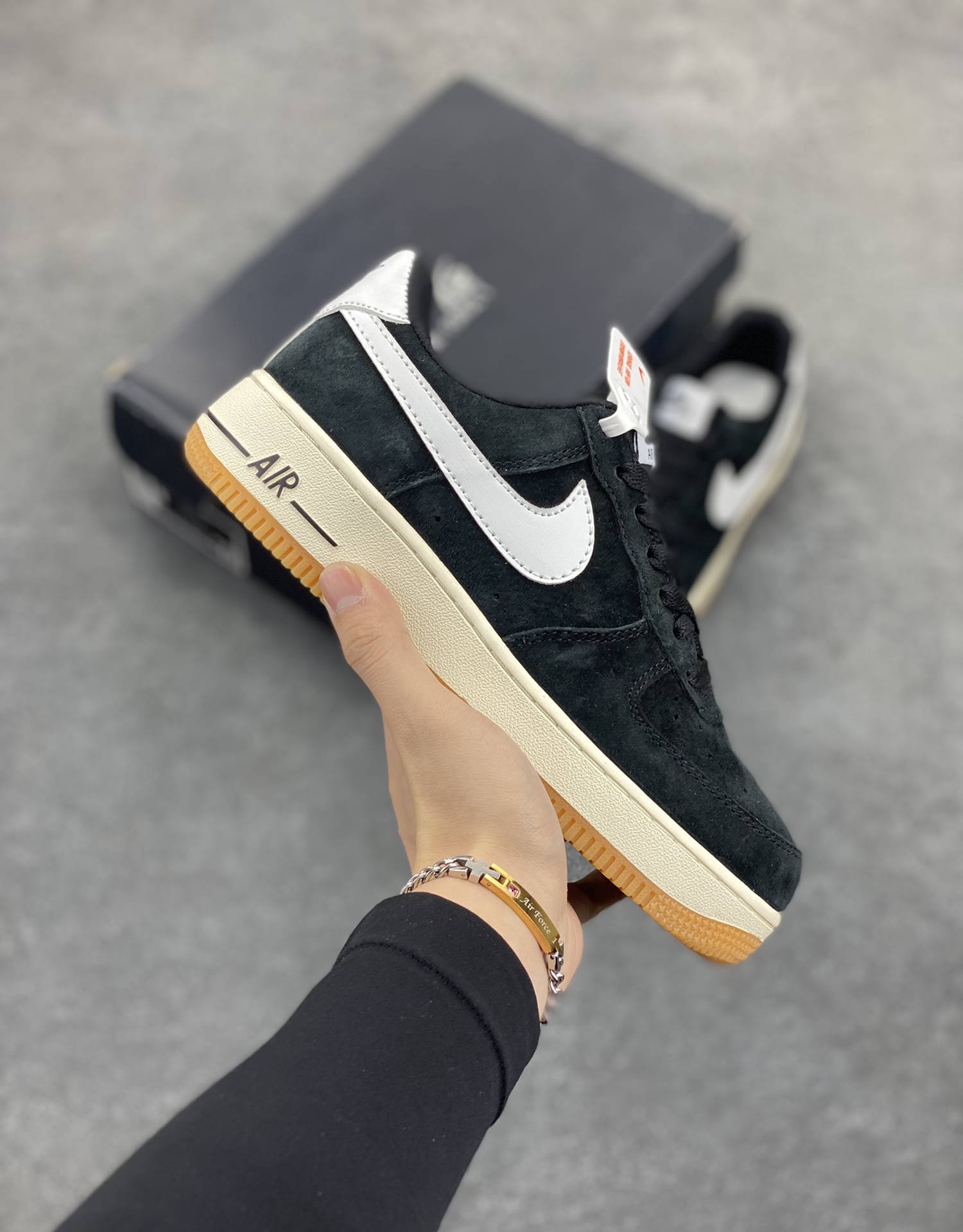 福利特价   Nike Air Force 1 Low 白黑麂皮生胶低帮空军一号休闲板鞋 定制皮料 原楦原纸板 纯正空军版型 高清洁度 内置全掌气垫 货号:AV0383-232 尺码:36 36.5 37.5 38 38.5 39 40 40.5 41 42 42.5 43 44 44.5 45-选品中心