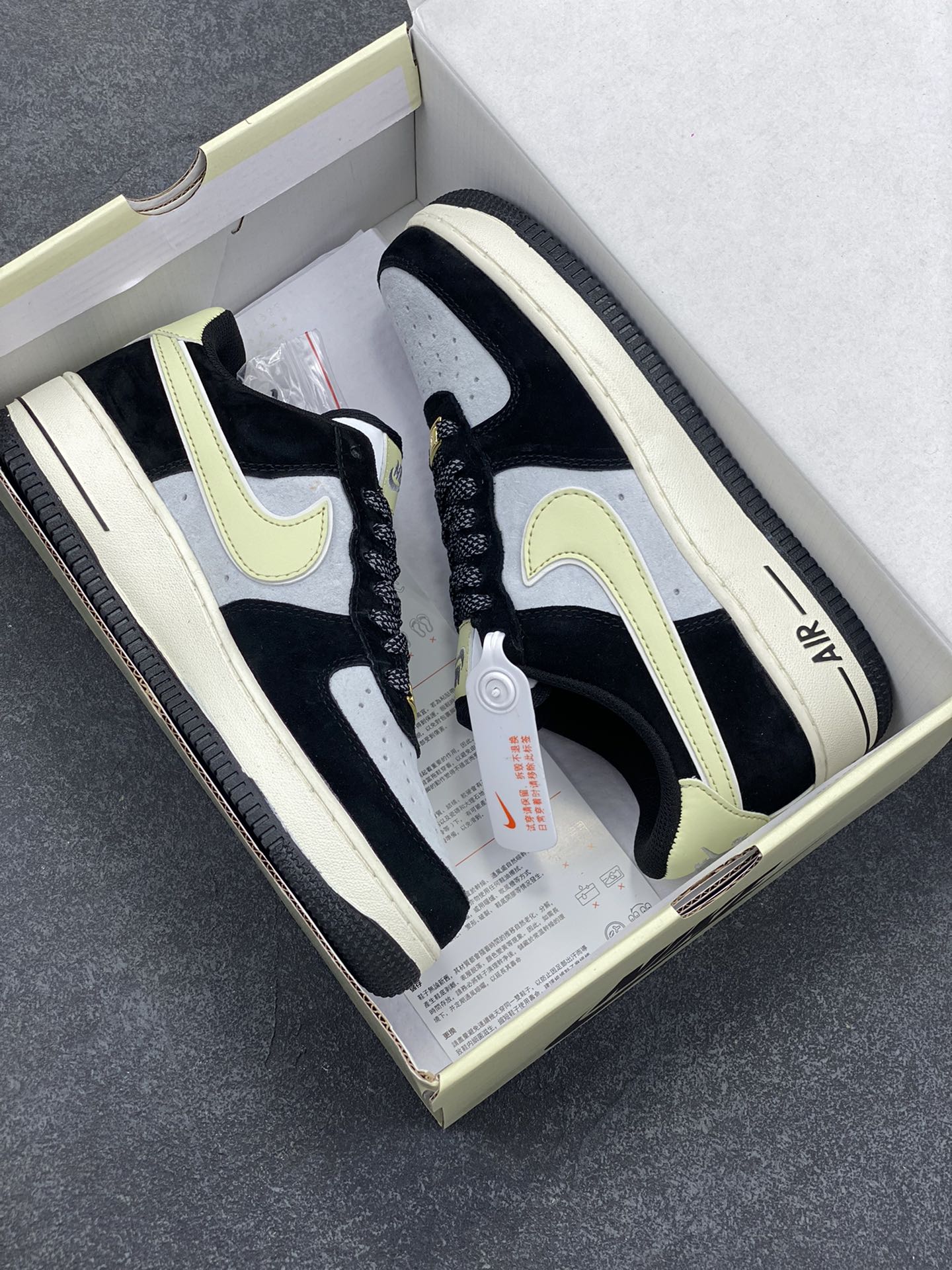 图片[9]-福利特价  Nike Air Force 1 Low ’07 奶油熊猫 麂皮空军一号低帮休闲板鞋 原厂麂皮 原楦原纸板 纯正版型 正品NFC感应芯片 高清洁度 内置全掌气垫 货号：DE0023-806 尺码：36 36.5 37.5 38 38.5 39 40 40.5 41 42 42.5 43 44 44.5 45-选品中心