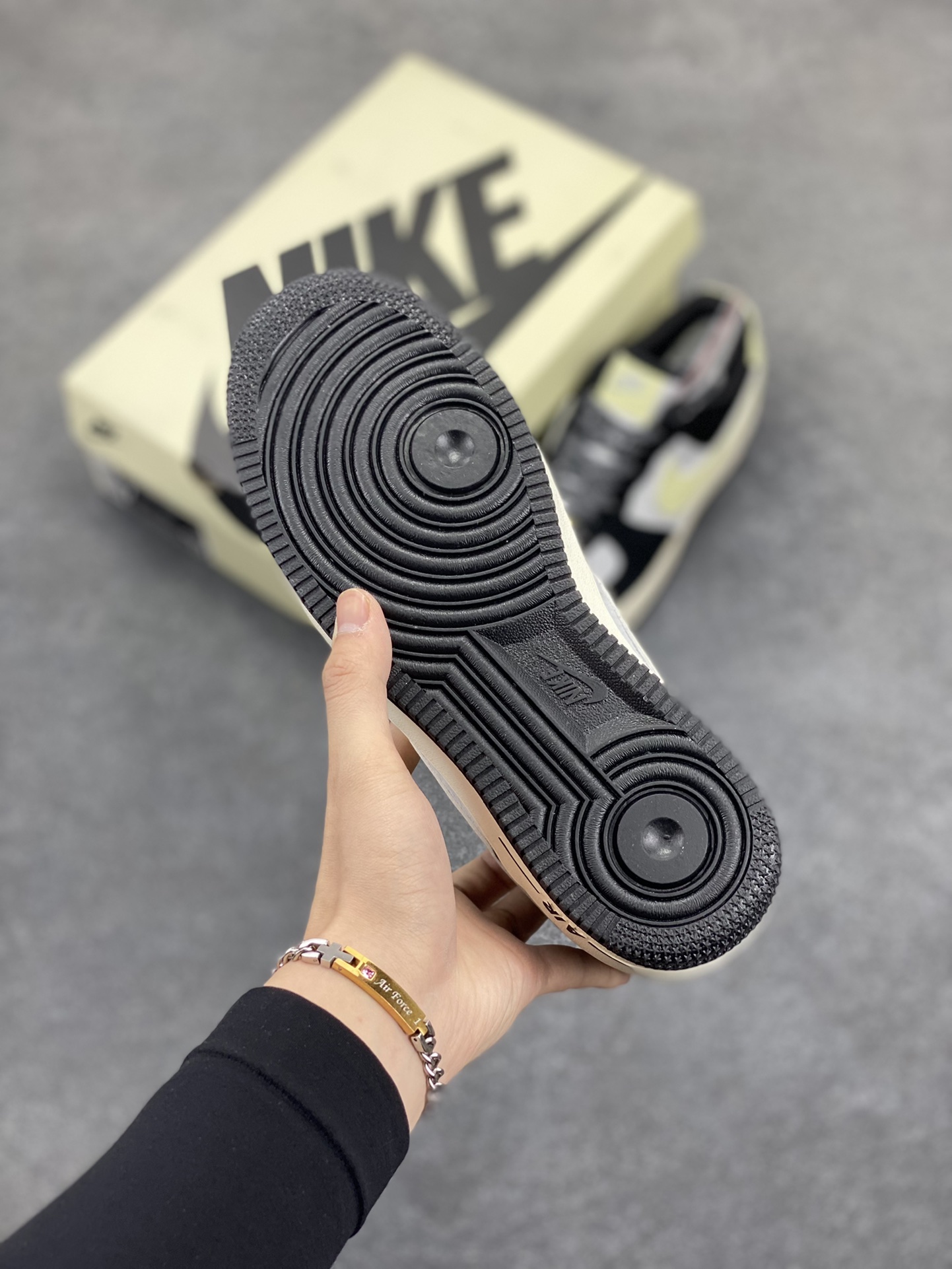 图片[5]-福利特价  Nike Air Force 1 Low ’07 奶油熊猫 麂皮空军一号低帮休闲板鞋 原厂麂皮 原楦原纸板 纯正版型 正品NFC感应芯片 高清洁度 内置全掌气垫 货号：DE0023-806 尺码：36 36.5 37.5 38 38.5 39 40 40.5 41 42 42.5 43 44 44.5 45-选品中心