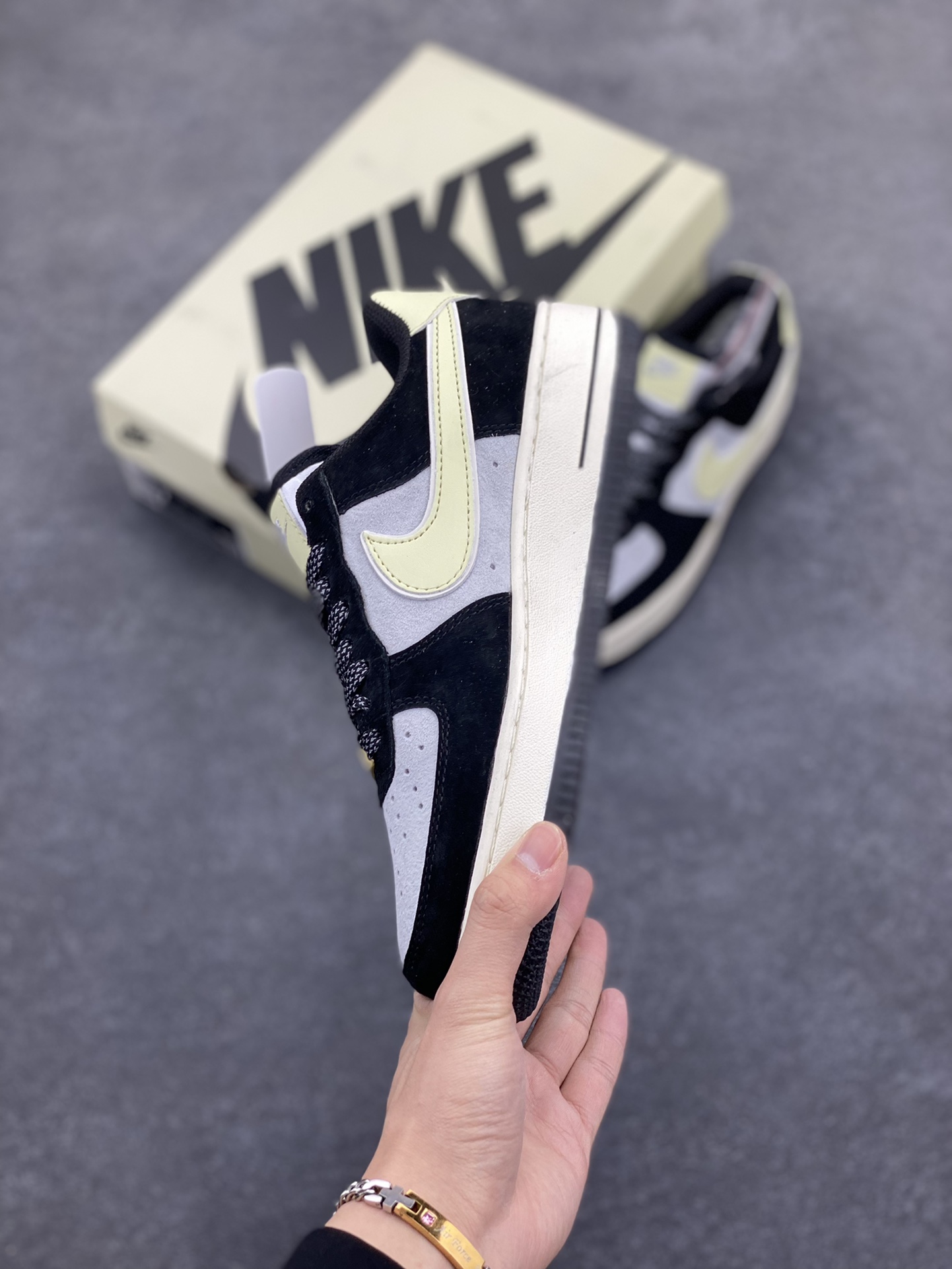 图片[3]-福利特价  Nike Air Force 1 Low ’07 奶油熊猫 麂皮空军一号低帮休闲板鞋 原厂麂皮 原楦原纸板 纯正版型 正品NFC感应芯片 高清洁度 内置全掌气垫 货号：DE0023-806 尺码：36 36.5 37.5 38 38.5 39 40 40.5 41 42 42.5 43 44 44.5 45-选品中心