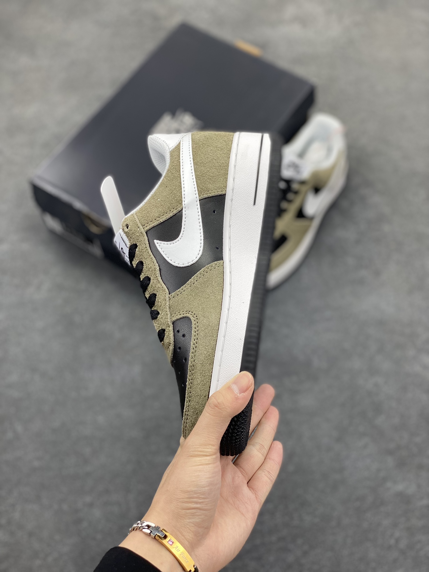图片[3]-福利特价   Nike Air Force 1 Low 麂皮绿 低帮空军一号休闲板鞋 定制皮料 原楦原纸板 纯正空军版型 高清洁度 内置全掌气垫 货号：AV0383-225 尺码：36 36.5 37.5 38 38.5 39 40 40.5 41 42 42.5 43 44 44.5 45-选品中心