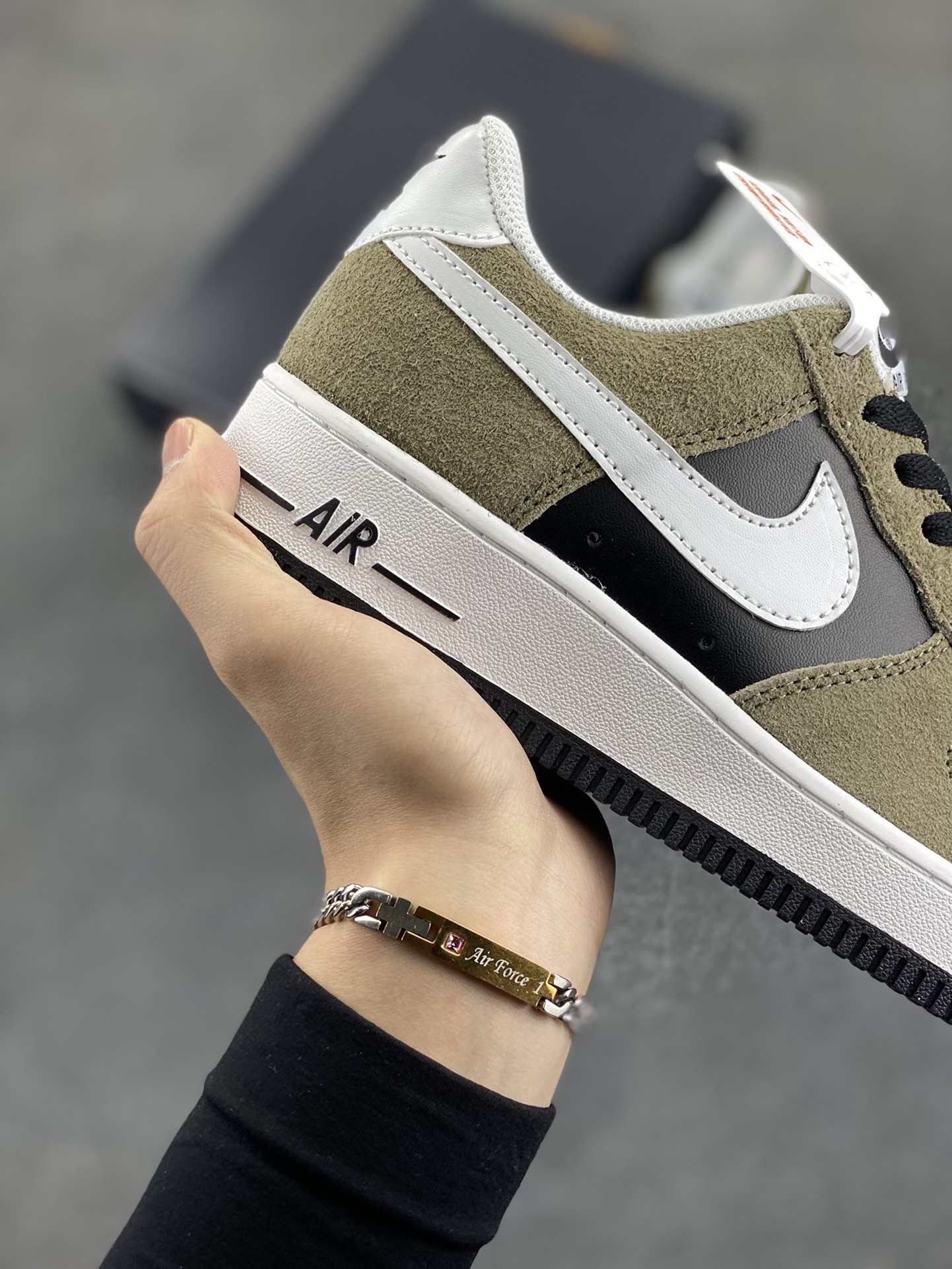 图片[6]-福利特价   Nike Air Force 1 Low 麂皮绿 低帮空军一号休闲板鞋 定制皮料 原楦原纸板 纯正空军版型 高清洁度 内置全掌气垫 货号：AV0383-225 尺码：36 36.5 37.5 38 38.5 39 40 40.5 41 42 42.5 43 44 44.5 45-选品中心