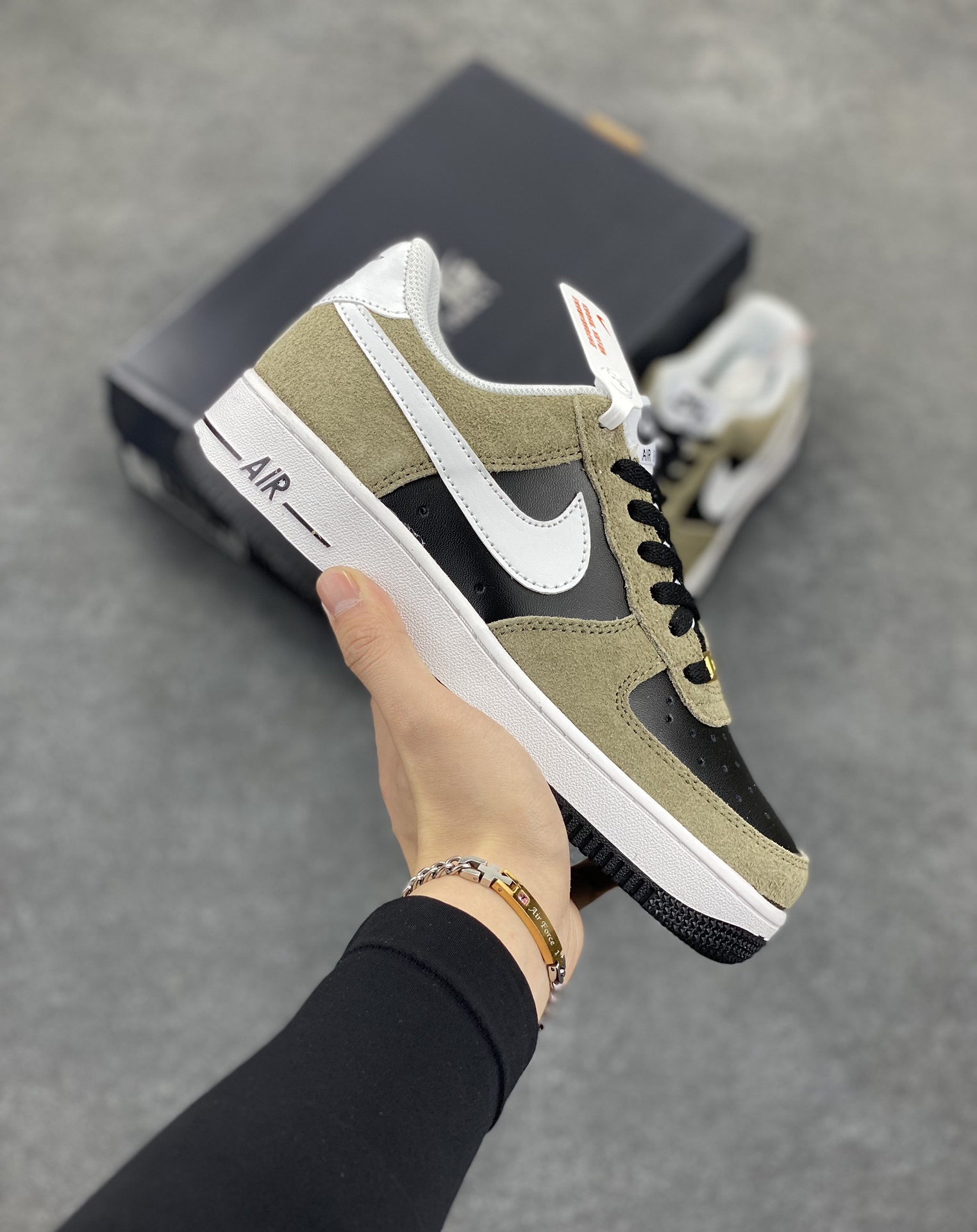 福利特价   Nike Air Force 1 Low 麂皮绿 低帮空军一号休闲板鞋 定制皮料 原楦原纸板 纯正空军版型 高清洁度 内置全掌气垫 货号：AV0383-225 尺码：36 36.5 37.5 38 38.5 39 40 40.5 41 42 42.5 43 44 44.5 45-选品中心