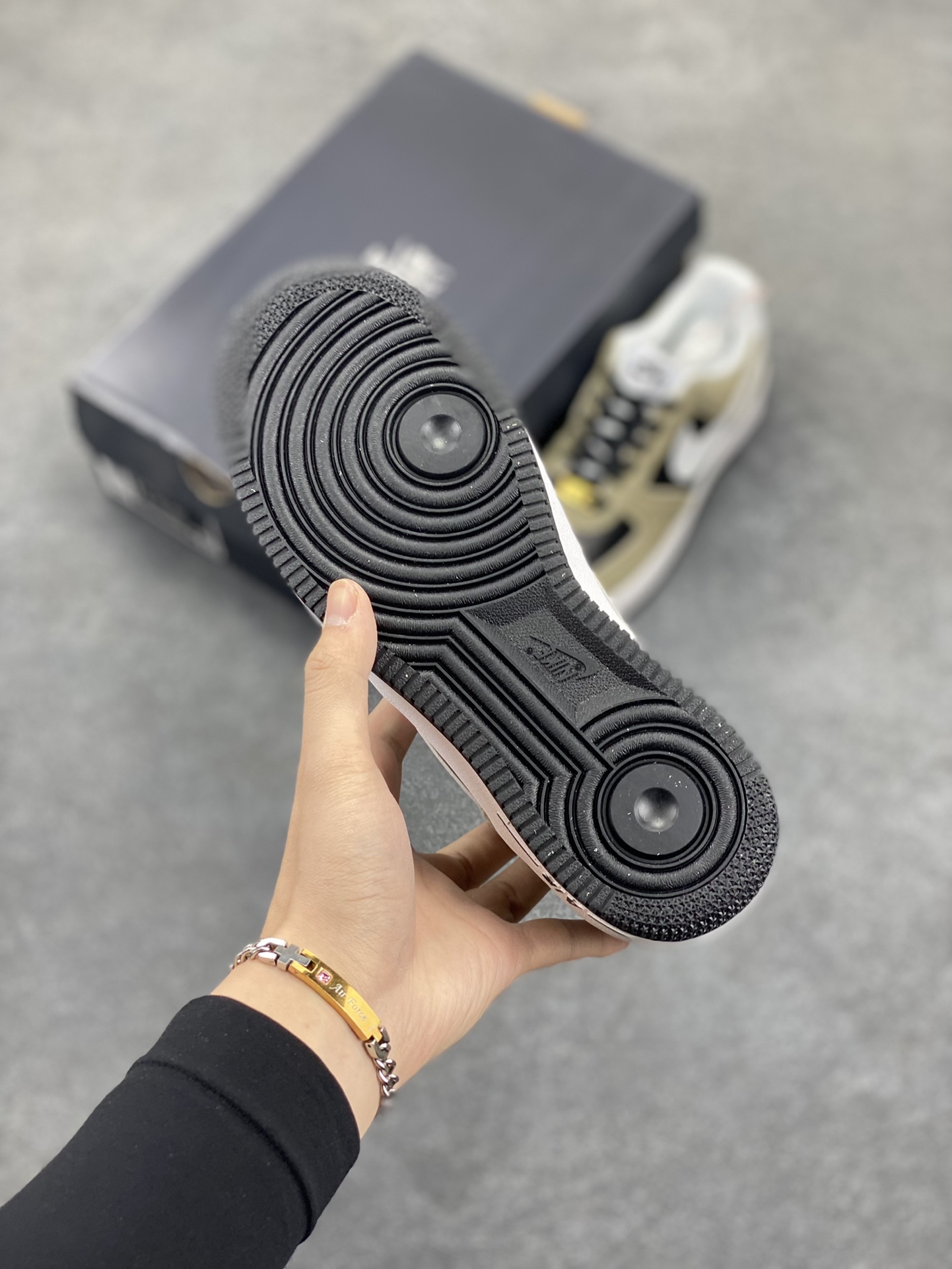 图片[5]-福利特价   Nike Air Force 1 Low 麂皮绿 低帮空军一号休闲板鞋 定制皮料 原楦原纸板 纯正空军版型 高清洁度 内置全掌气垫 货号：AV0383-225 尺码：36 36.5 37.5 38 38.5 39 40 40.5 41 42 42.5 43 44 44.5 45-选品中心