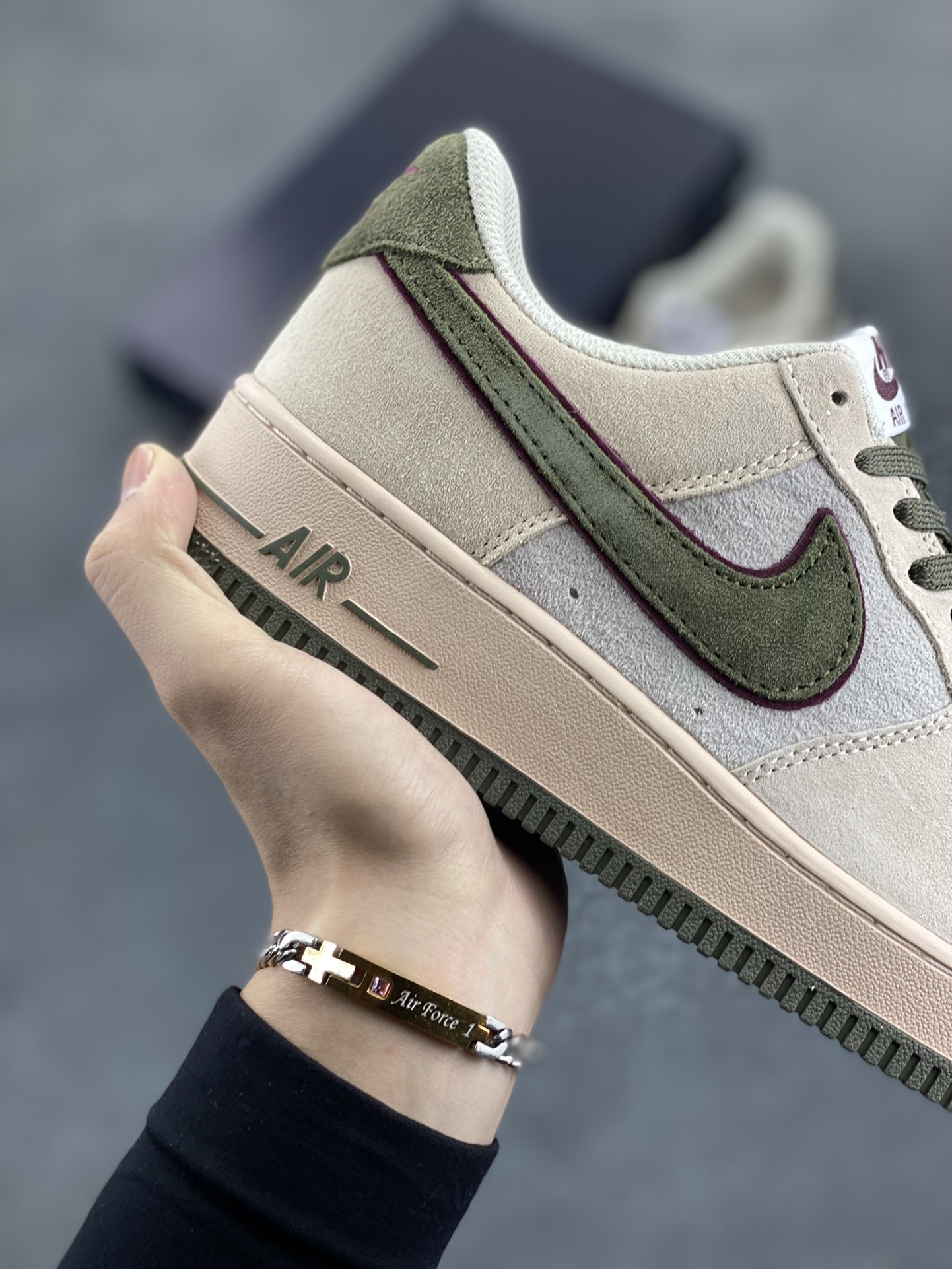 图片[6]-福利特价   Nike Air Force 1 Low 灰绿全麂皮低帮空军一号休闲板鞋 定制皮料 原楦原纸板 纯正空军版型 高清洁度 内置全掌气垫 货号：AV0383-227 尺码：36 36.5 37.5 38 38.5 39 40 40.5 41 42 42.5 43 44 44.5 45-选品中心