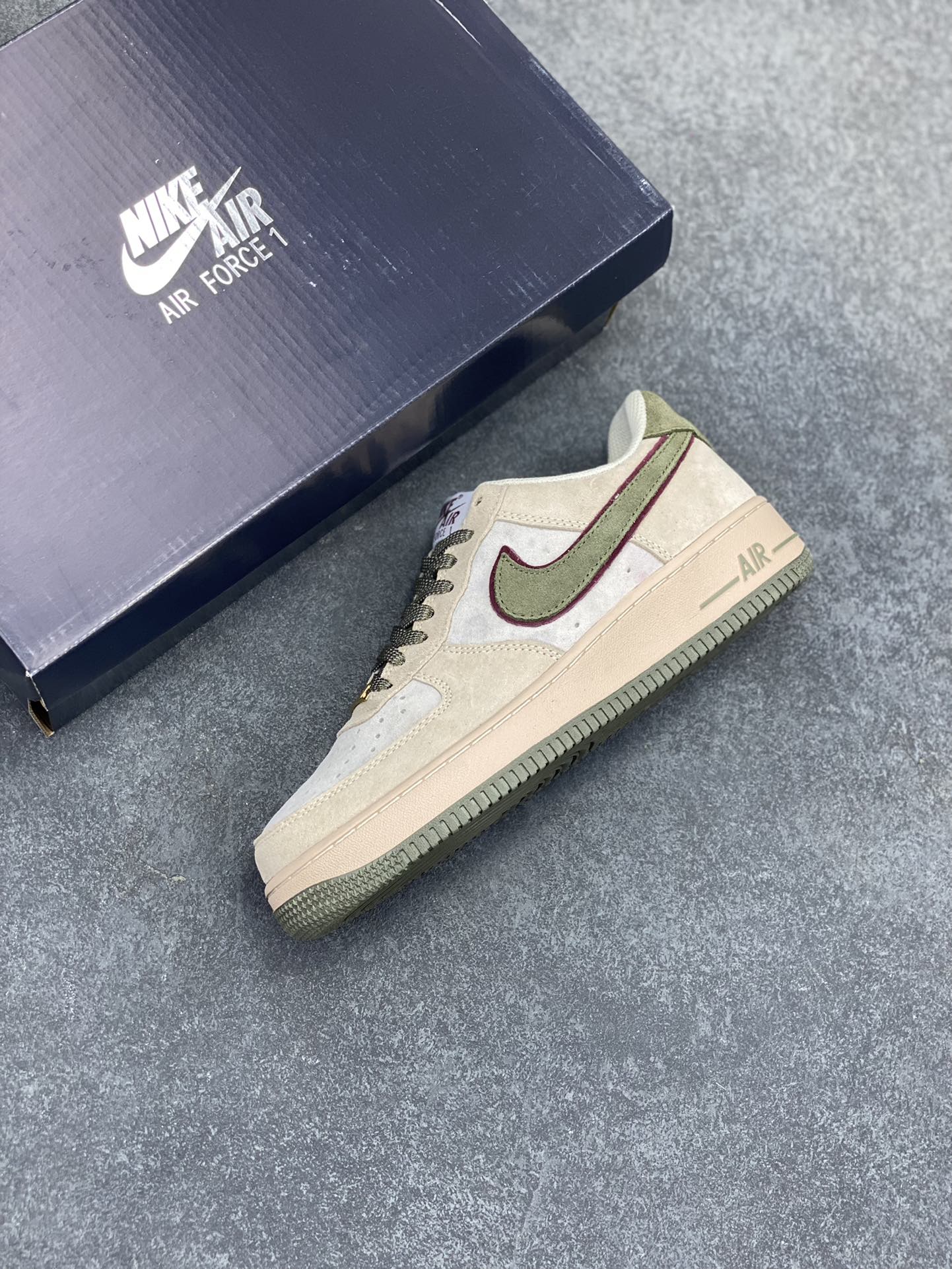 图片[7]-福利特价   Nike Air Force 1 Low 灰绿全麂皮低帮空军一号休闲板鞋 定制皮料 原楦原纸板 纯正空军版型 高清洁度 内置全掌气垫 货号：AV0383-227 尺码：36 36.5 37.5 38 38.5 39 40 40.5 41 42 42.5 43 44 44.5 45-选品中心