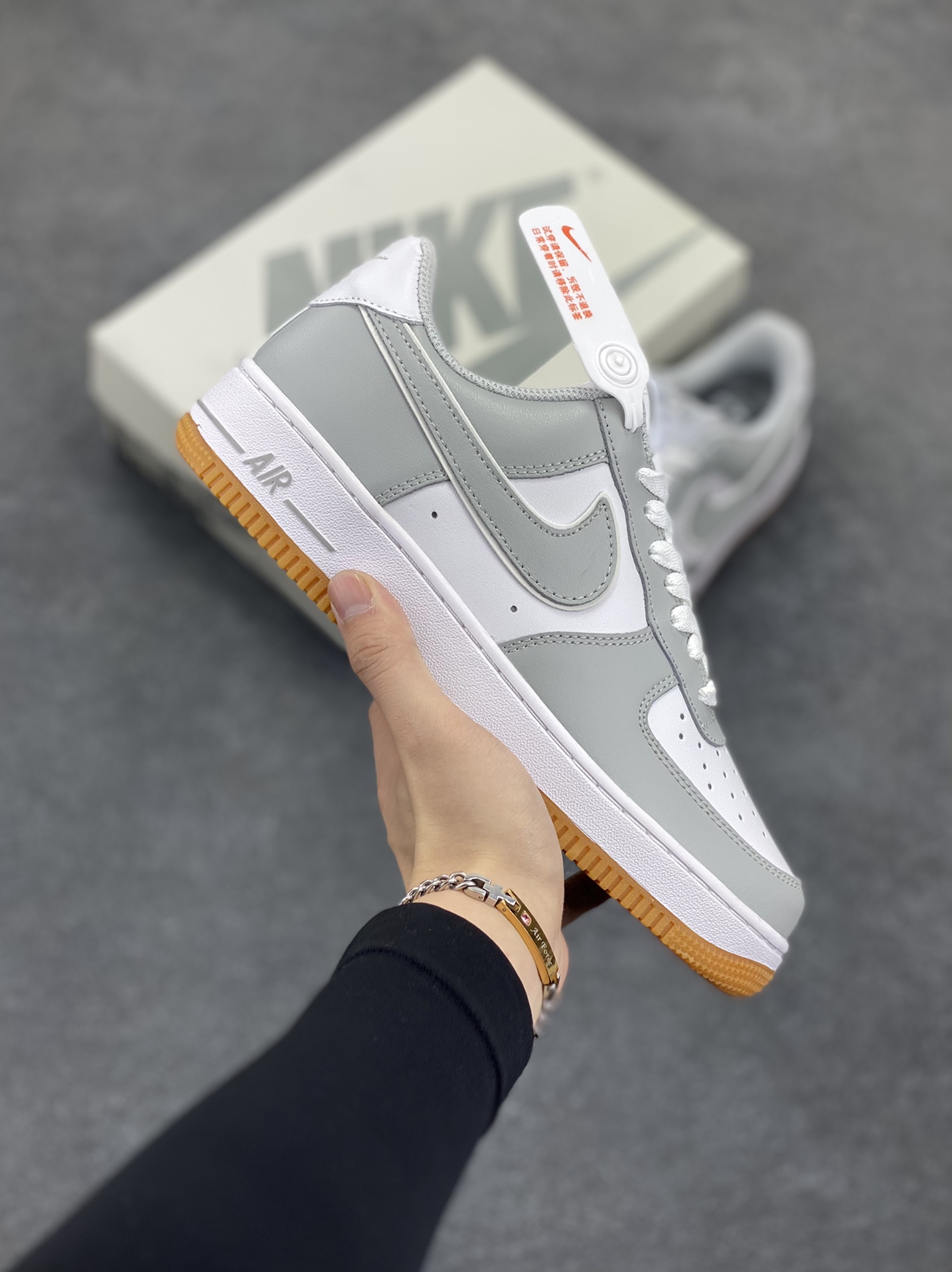 福利特价 Air Force 1\' 07 原楦头原纸板 打造纯正空军版型 专注外贸渠道 全掌内置蜂窝气垫 #原盒配件 原厂中底钢印、拉帮完美 货号：AW2296-001 尺码：36 36.5 37.5 38 38.5 39 40 40.5 41 42 42.5 43 44 44.5 45-选品中心