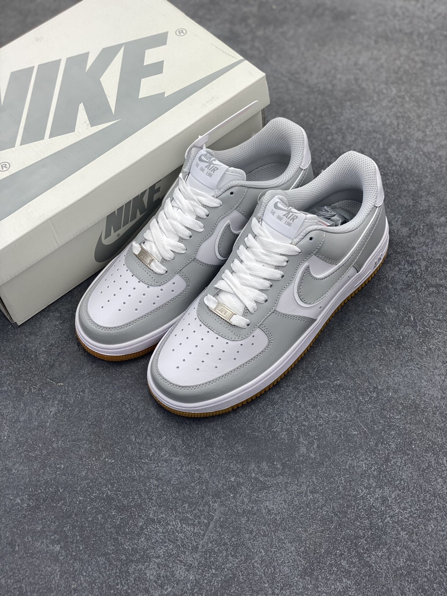 图片[8]-福利特价 Air Force 1\’ 07 原楦头原纸板 打造纯正空军版型 专注外贸渠道 全掌内置蜂窝气垫 #原盒配件 原厂中底钢印、拉帮完美 货号：AW2296-001 尺码：36 36.5 37.5 38 38.5 39 40 40.5 41 42 42.5 43 44 44.5 45-选品中心