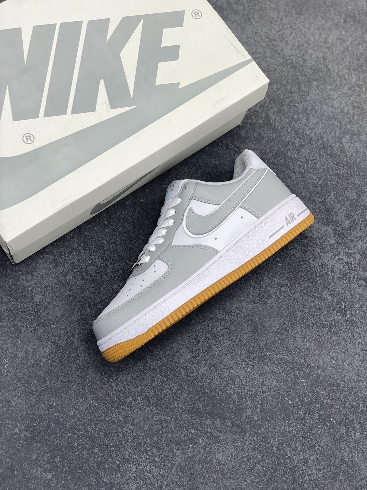 图片[7]-福利特价 Air Force 1\’ 07 原楦头原纸板 打造纯正空军版型 专注外贸渠道 全掌内置蜂窝气垫 #原盒配件 原厂中底钢印、拉帮完美 货号：AW2296-001 尺码：36 36.5 37.5 38 38.5 39 40 40.5 41 42 42.5 43 44 44.5 45-选品中心