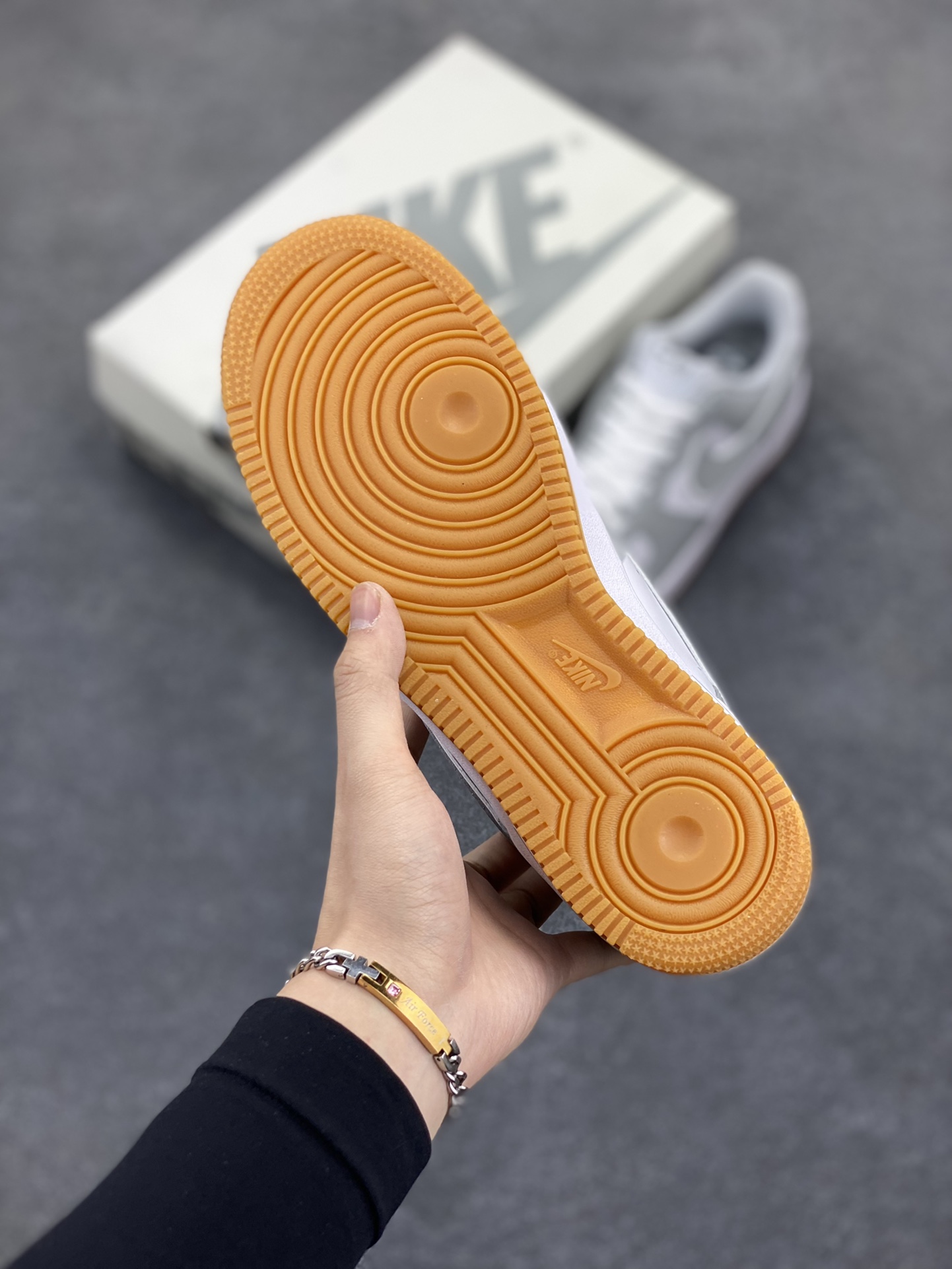 图片[5]-福利特价 Air Force 1\’ 07 原楦头原纸板 打造纯正空军版型 专注外贸渠道 全掌内置蜂窝气垫 #原盒配件 原厂中底钢印、拉帮完美 货号：AW2296-001 尺码：36 36.5 37.5 38 38.5 39 40 40.5 41 42 42.5 43 44 44.5 45-选品中心