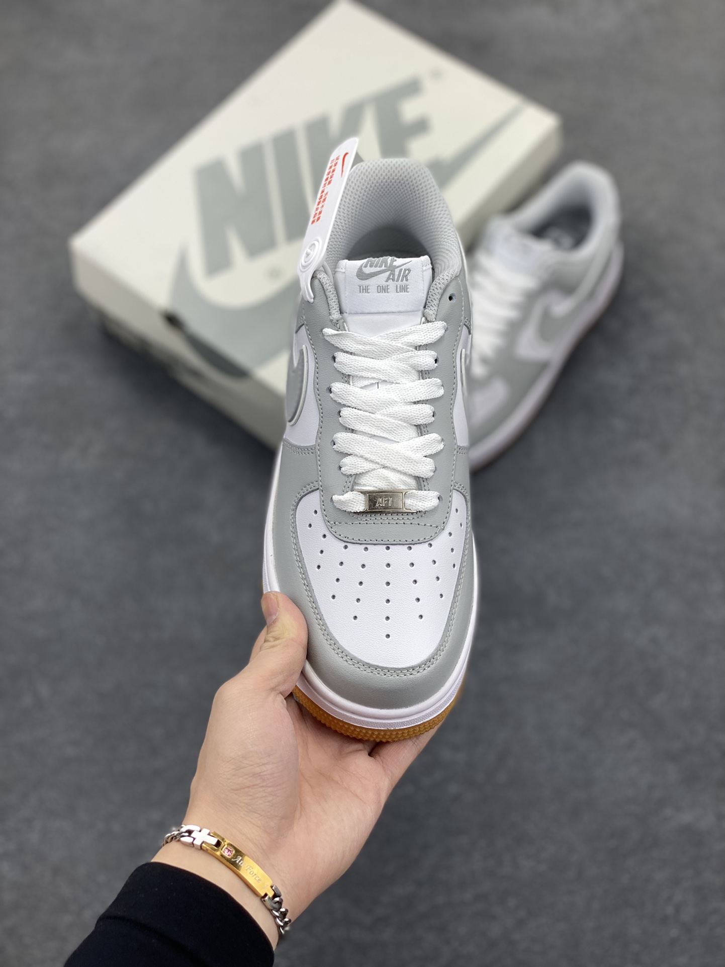 图片[2]-福利特价 Air Force 1\’ 07 原楦头原纸板 打造纯正空军版型 专注外贸渠道 全掌内置蜂窝气垫 #原盒配件 原厂中底钢印、拉帮完美 货号：AW2296-001 尺码：36 36.5 37.5 38 38.5 39 40 40.5 41 42 42.5 43 44 44.5 45-选品中心