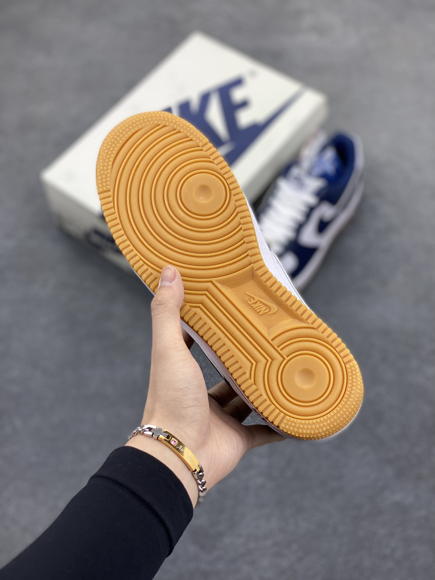 图片[5]-福利特价 Air Force 1\’ 07 原楦头原纸板 打造纯正空军版型 专注外贸渠道 全掌内置蜂窝气垫 #原盒配件 原厂中底钢印、拉帮完美 货号：AW2296-003 尺码：36 36.5 37.5 38 38.5 39 40 40.5 41 42 42.5 43 44 44.5 45-选品中心