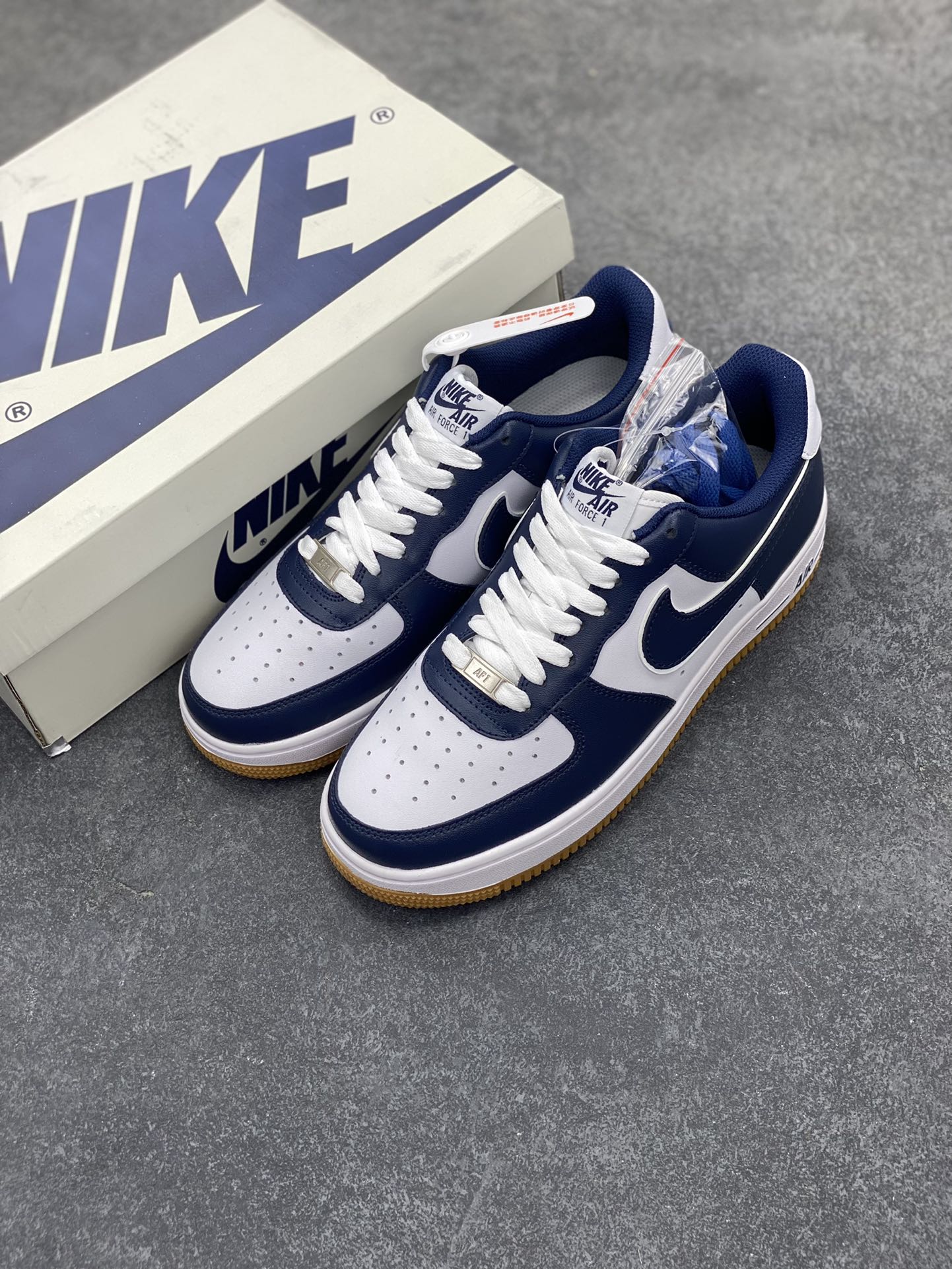 图片[8]-福利特价 Air Force 1\’ 07 原楦头原纸板 打造纯正空军版型 专注外贸渠道 全掌内置蜂窝气垫 #原盒配件 原厂中底钢印、拉帮完美 货号：AW2296-003 尺码：36 36.5 37.5 38 38.5 39 40 40.5 41 42 42.5 43 44 44.5 45-选品中心