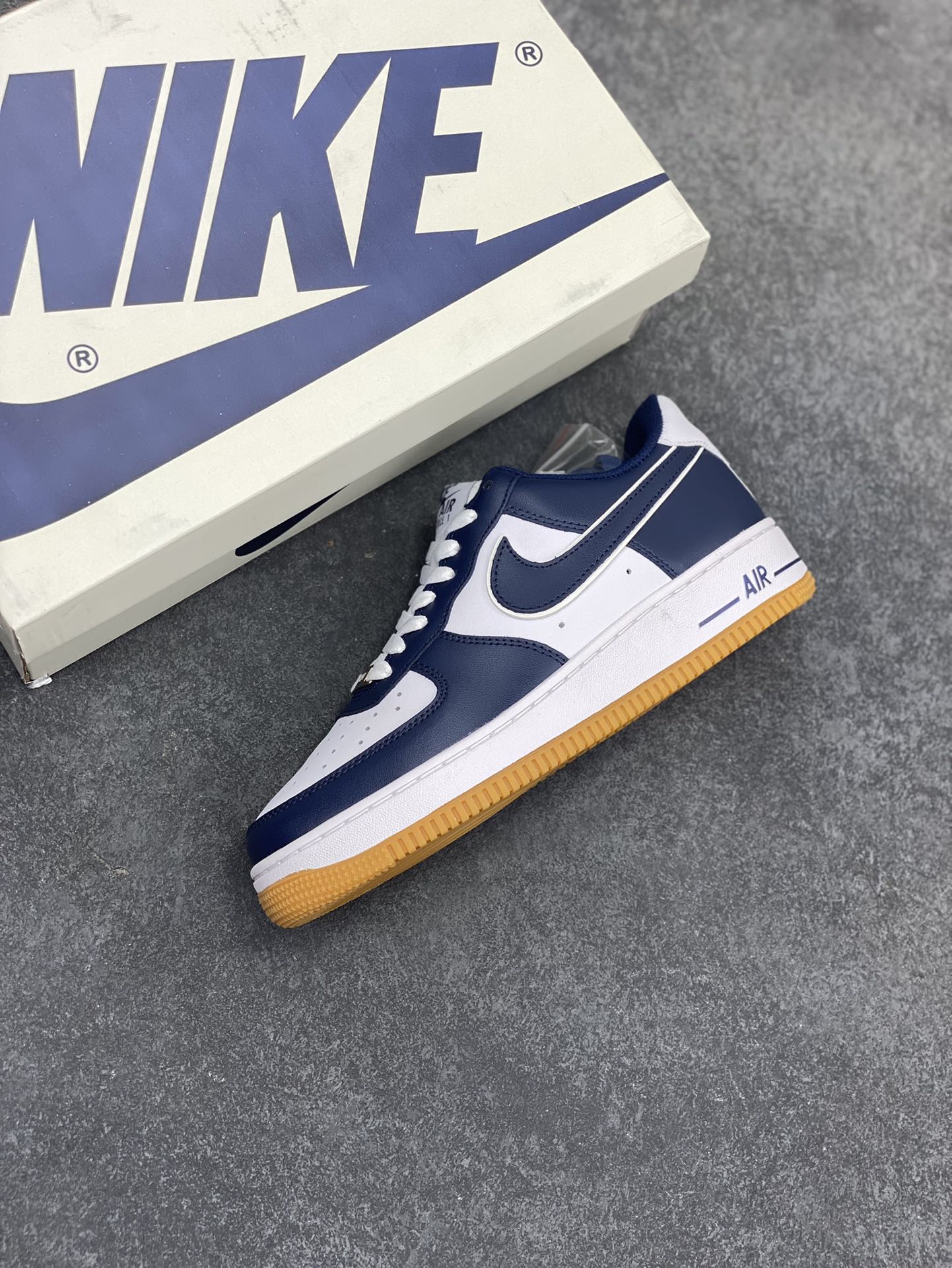 图片[7]-福利特价 Air Force 1\’ 07 原楦头原纸板 打造纯正空军版型 专注外贸渠道 全掌内置蜂窝气垫 #原盒配件 原厂中底钢印、拉帮完美 货号：AW2296-003 尺码：36 36.5 37.5 38 38.5 39 40 40.5 41 42 42.5 43 44 44.5 45-选品中心