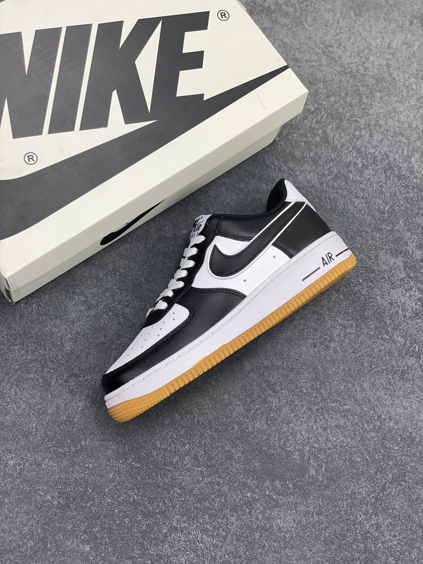 图片[7]-福利特价 Air Force 1\’ 07 原楦头原纸板 打造纯正空军版型 专注外贸渠道 全掌内置蜂窝气垫 #原盒配件 原厂中底钢印、拉帮完美 货号：AW2296-002 尺码：36 36.5 37.5 38 38.5 39 40 40.5 41 42 42.5 43 44 44.5 45-选品中心