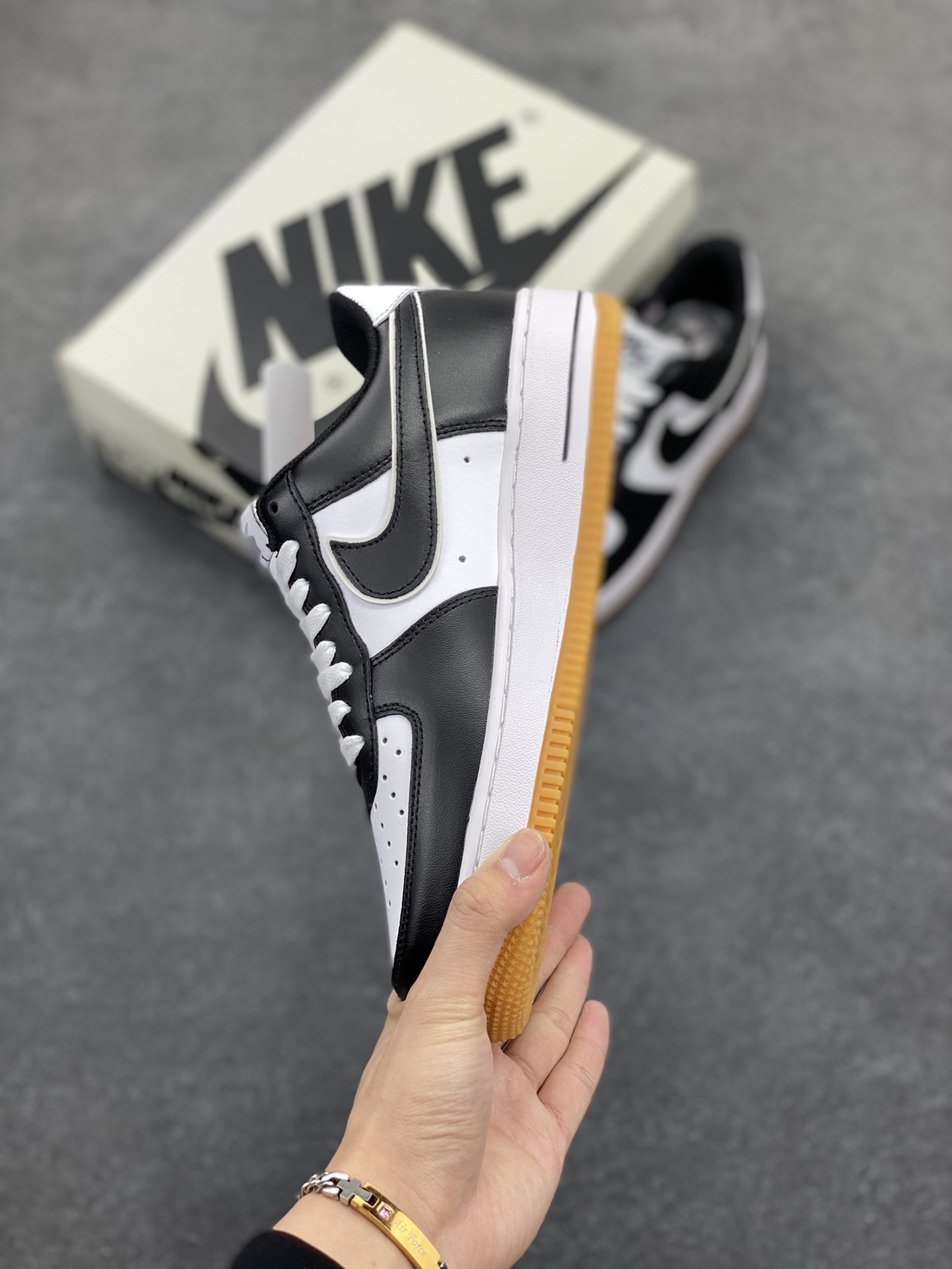 图片[3]-福利特价 Air Force 1\’ 07 原楦头原纸板 打造纯正空军版型 专注外贸渠道 全掌内置蜂窝气垫 #原盒配件 原厂中底钢印、拉帮完美 货号：AW2296-002 尺码：36 36.5 37.5 38 38.5 39 40 40.5 41 42 42.5 43 44 44.5 45-选品中心