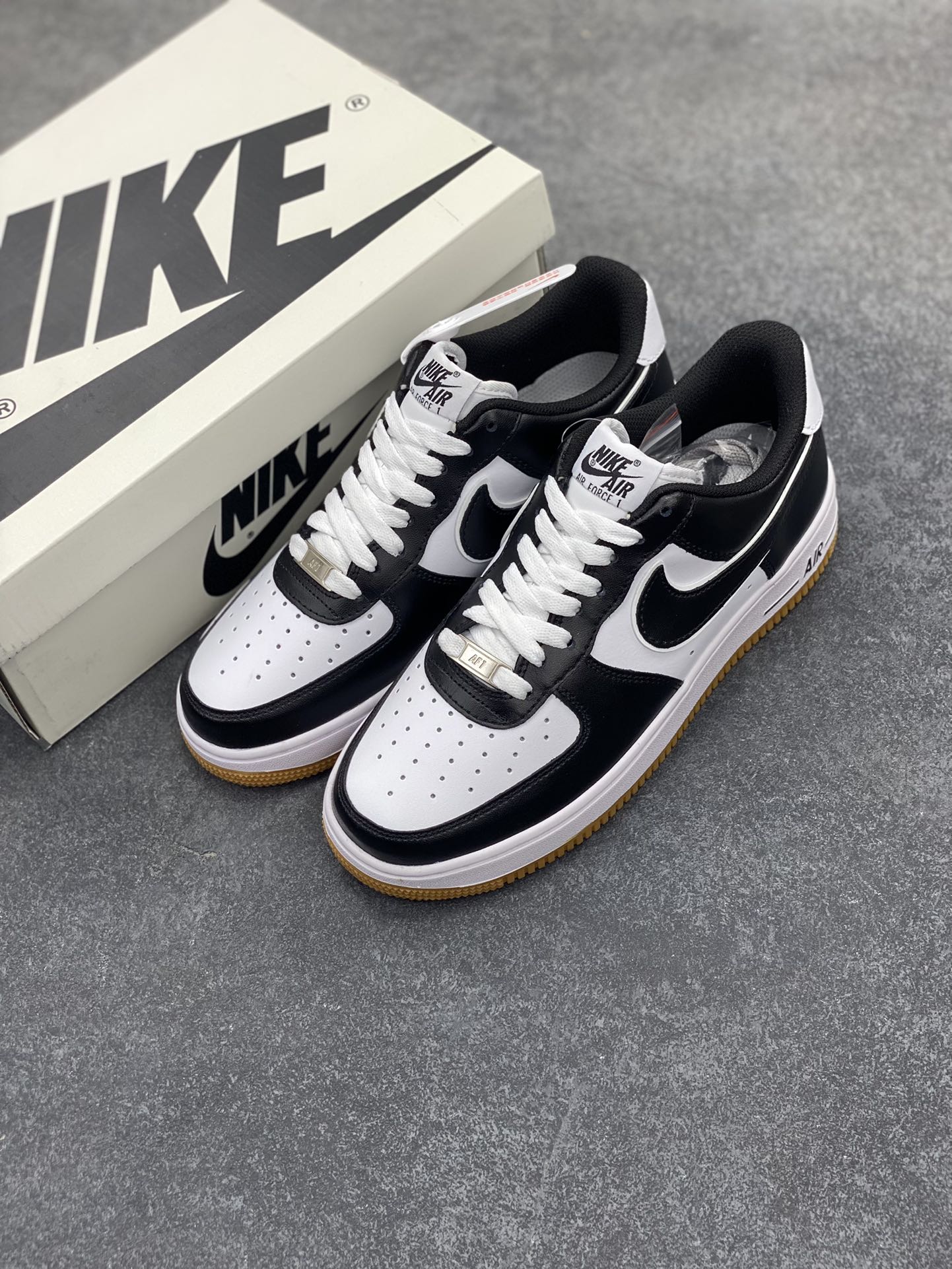 图片[8]-福利特价 Air Force 1\’ 07 原楦头原纸板 打造纯正空军版型 专注外贸渠道 全掌内置蜂窝气垫 #原盒配件 原厂中底钢印、拉帮完美 货号：AW2296-002 尺码：36 36.5 37.5 38 38.5 39 40 40.5 41 42 42.5 43 44 44.5 45-选品中心