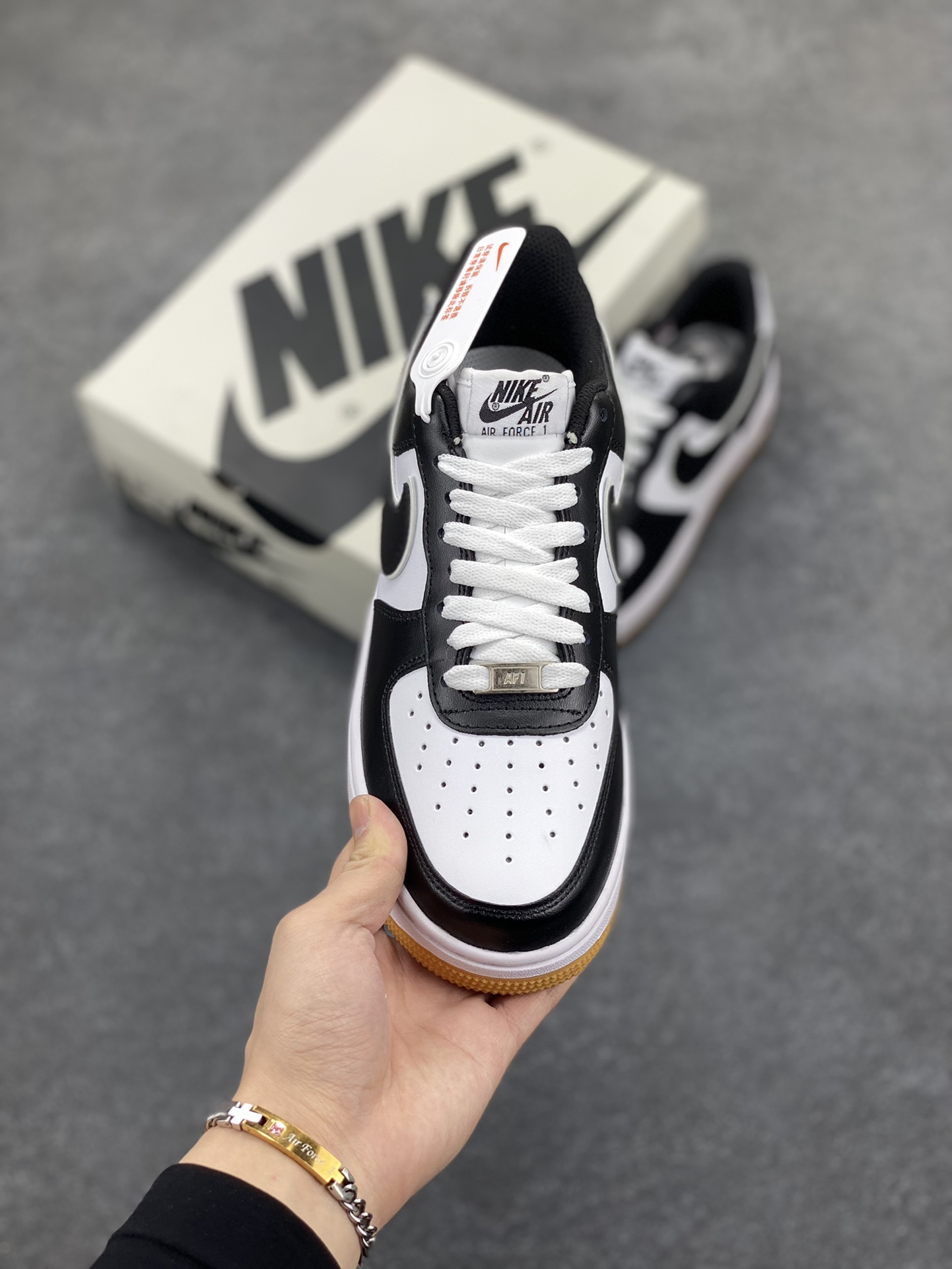 图片[2]-福利特价 Air Force 1\’ 07 原楦头原纸板 打造纯正空军版型 专注外贸渠道 全掌内置蜂窝气垫 #原盒配件 原厂中底钢印、拉帮完美 货号：AW2296-002 尺码：36 36.5 37.5 38 38.5 39 40 40.5 41 42 42.5 43 44 44.5 45-选品中心