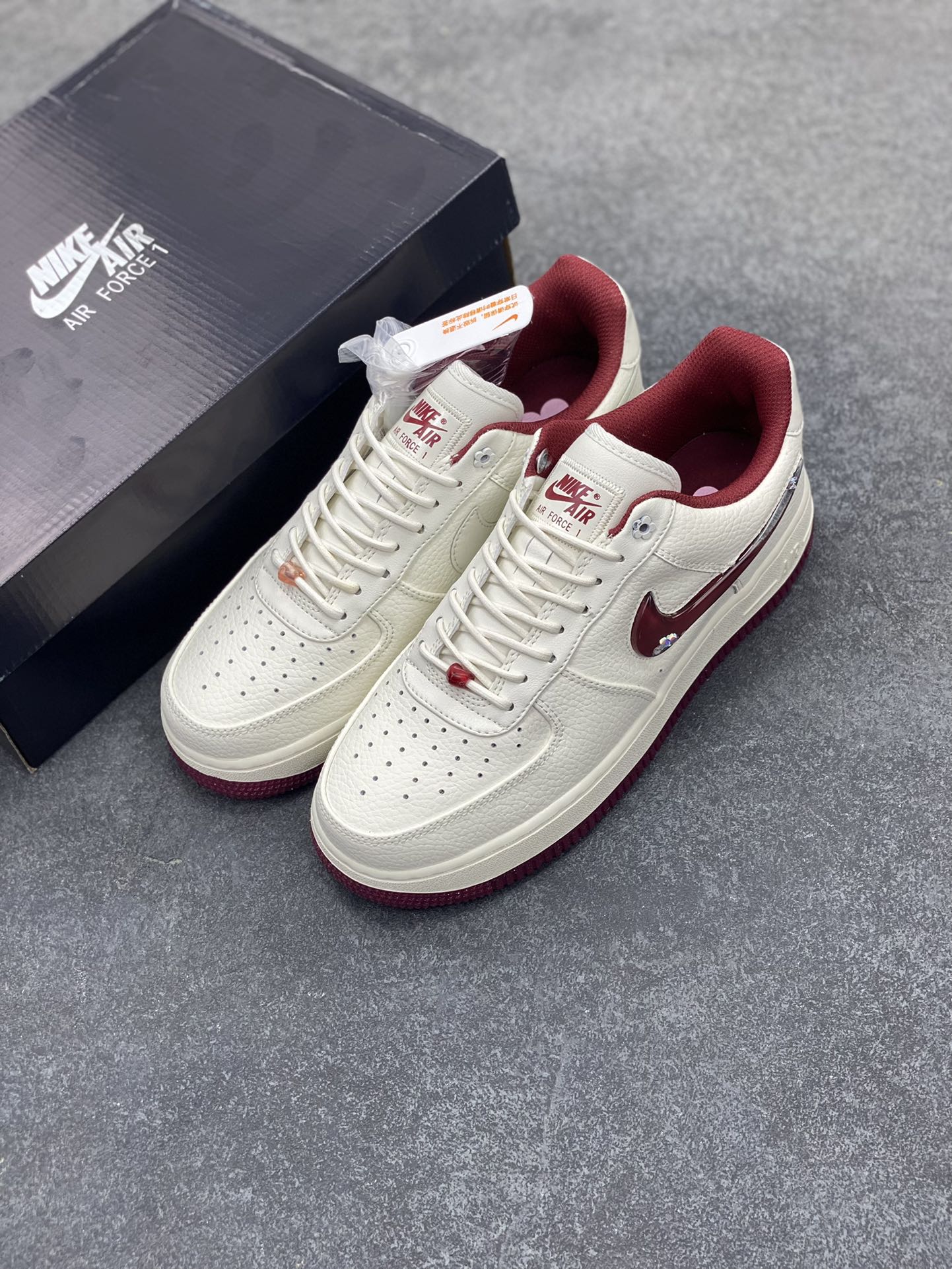 图片[8]-福利特价 Air Force 1\’ 07 原楦头原纸板 打造纯正空军版型 专注外贸渠道 全掌内置蜂窝气垫 #原盒配件 原厂中底钢印、拉帮完美 货号：FZ5068-161 尺码：36 36.5 37.5 38 38.5 39 40 40.5 41 42 42.5 43 44 44.5 45-选品中心